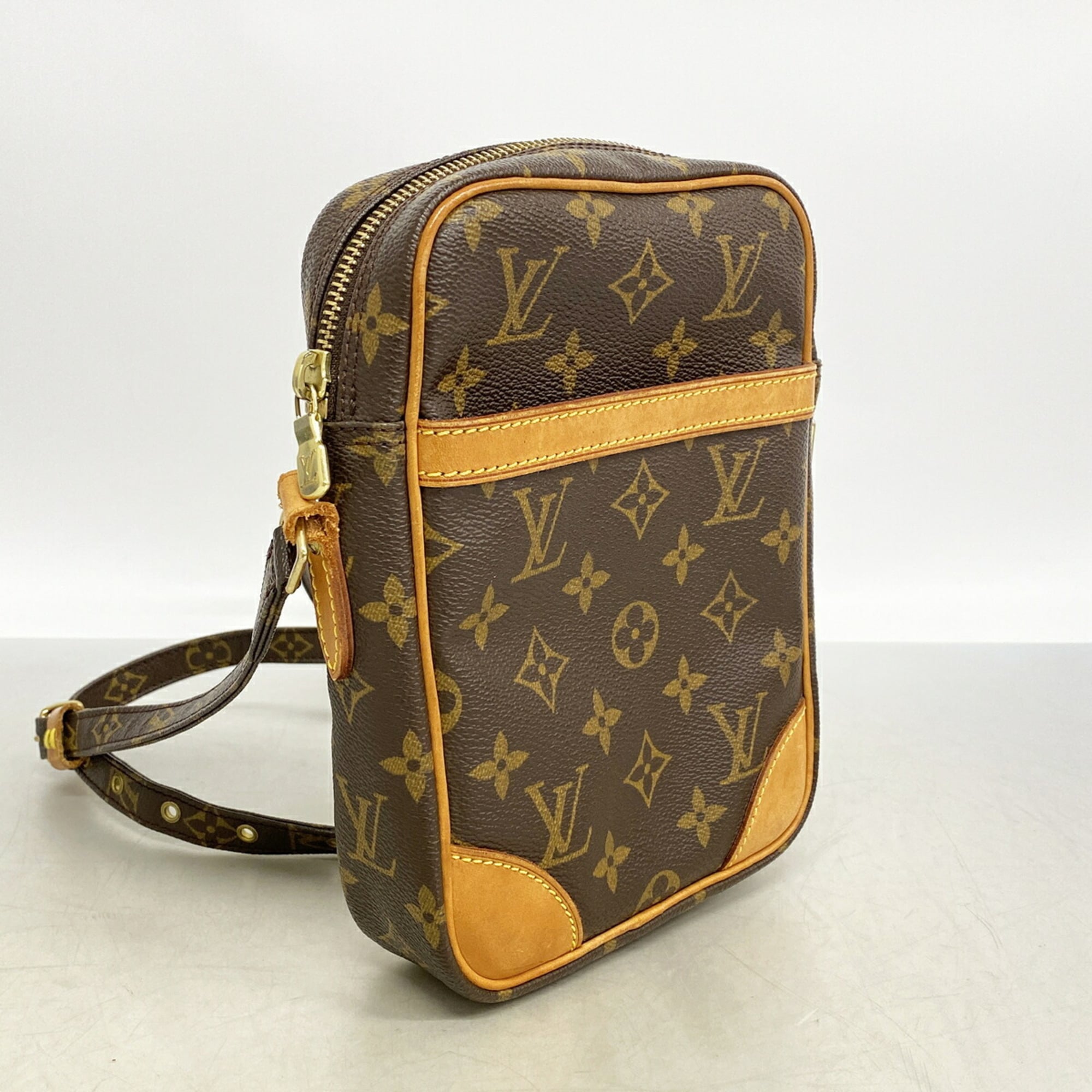 Louis Vuitton Brown Shoulder Bag (Pre-Owned)
