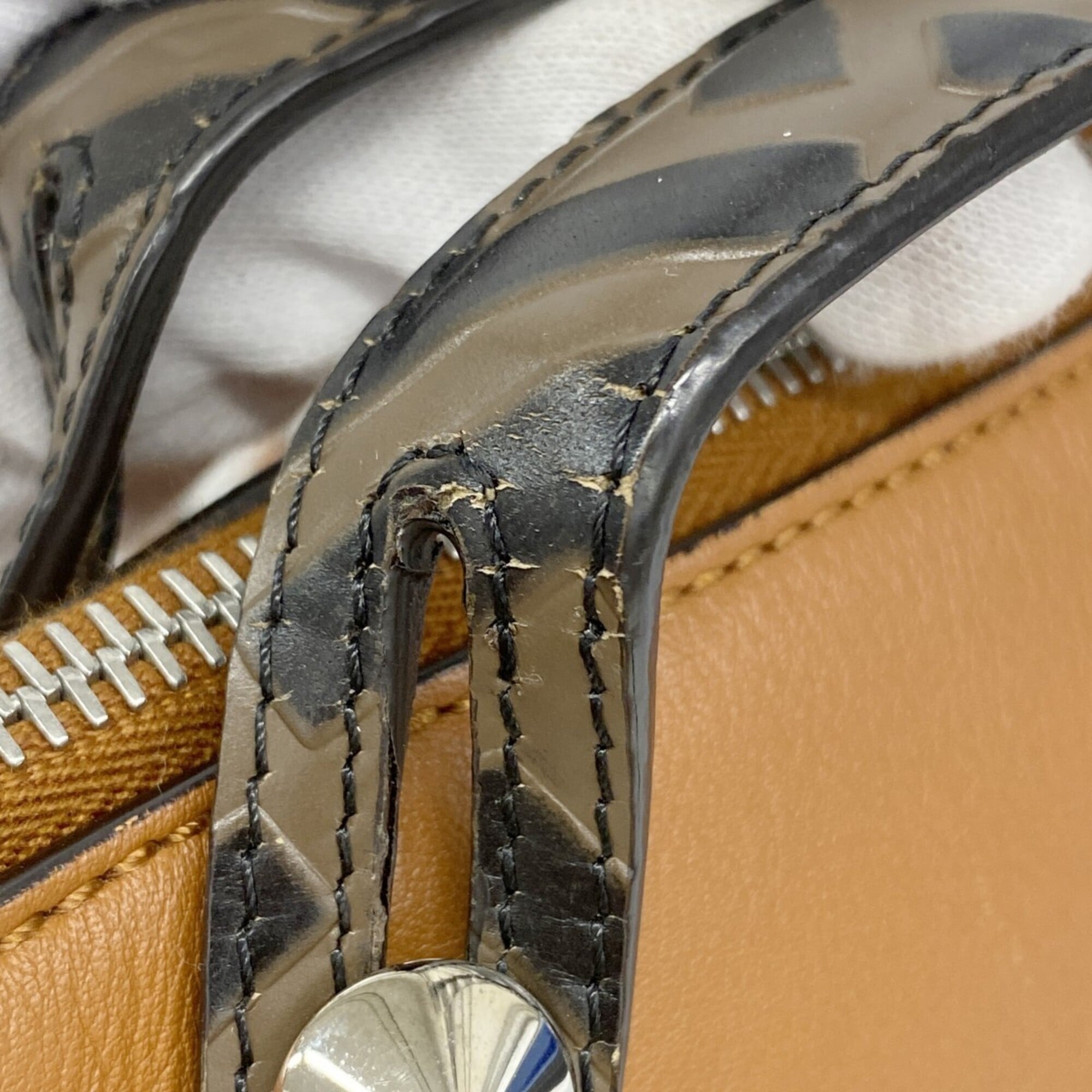 Fendi Light Brown Leather Handbag (Pre-Owned)