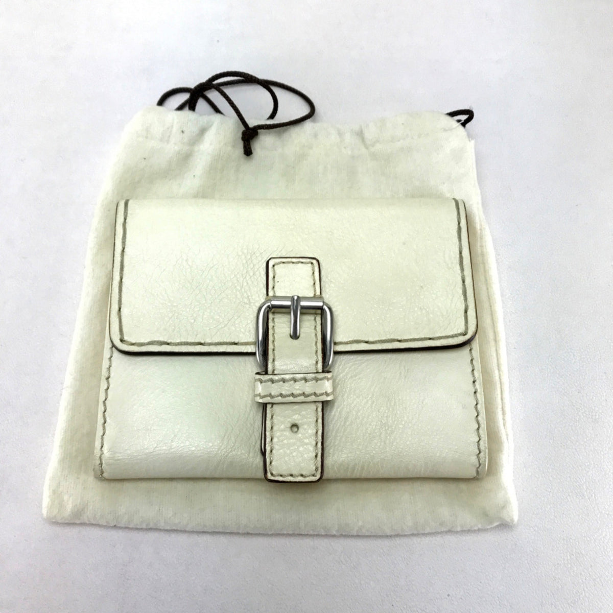 Chloé Beige Leather Wallet (Bi-Fold) (Pre-Owned)
