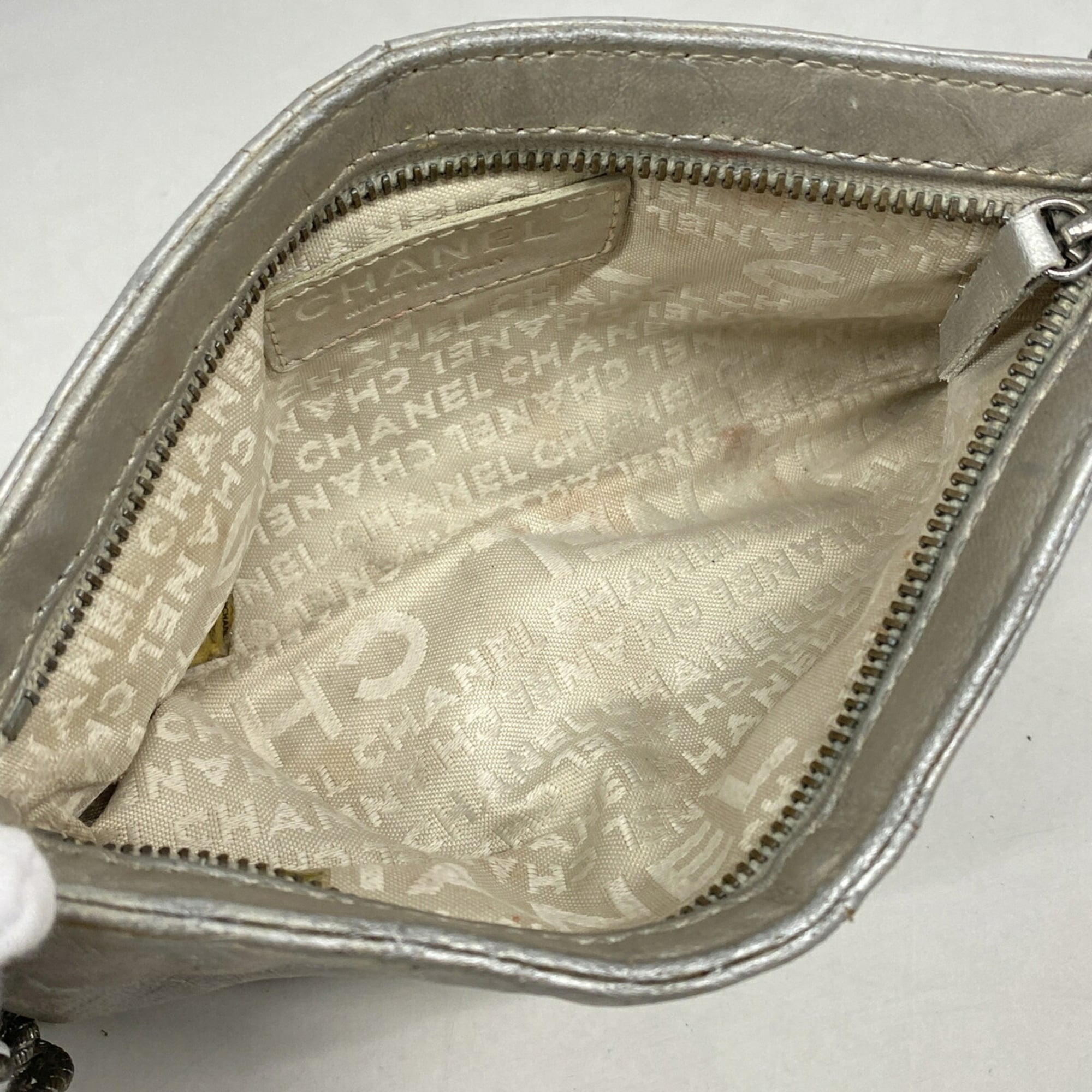 Chanel Silver Leather Pouch (Pre-Owned)