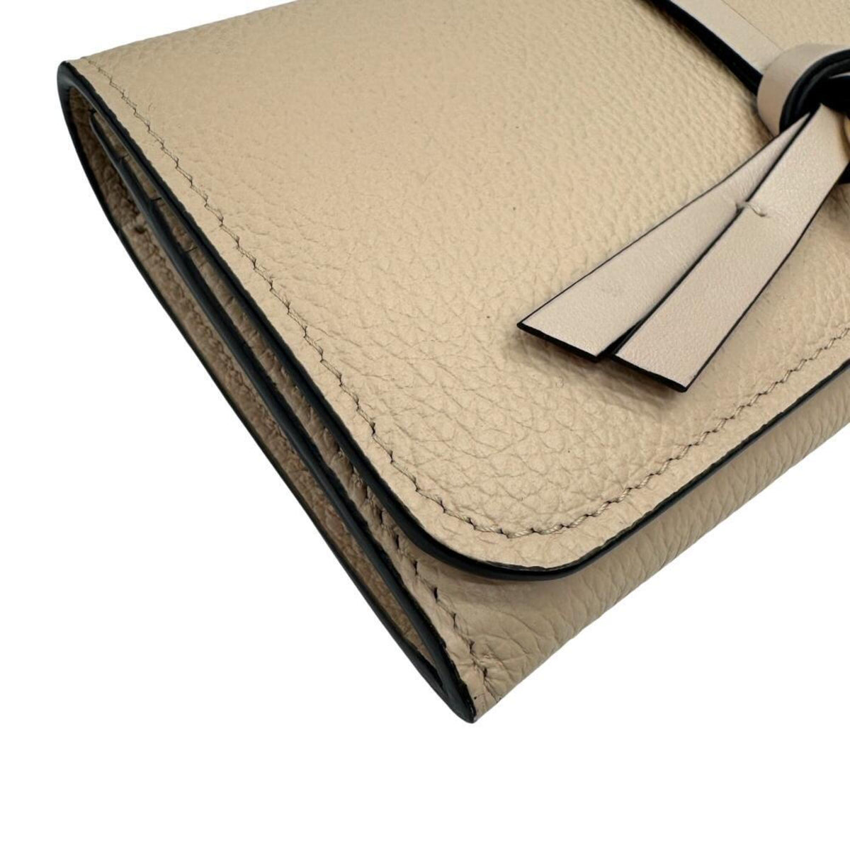Chloé Beige Leather Long Wallet (Bi-Fold) (Pre-Owned)