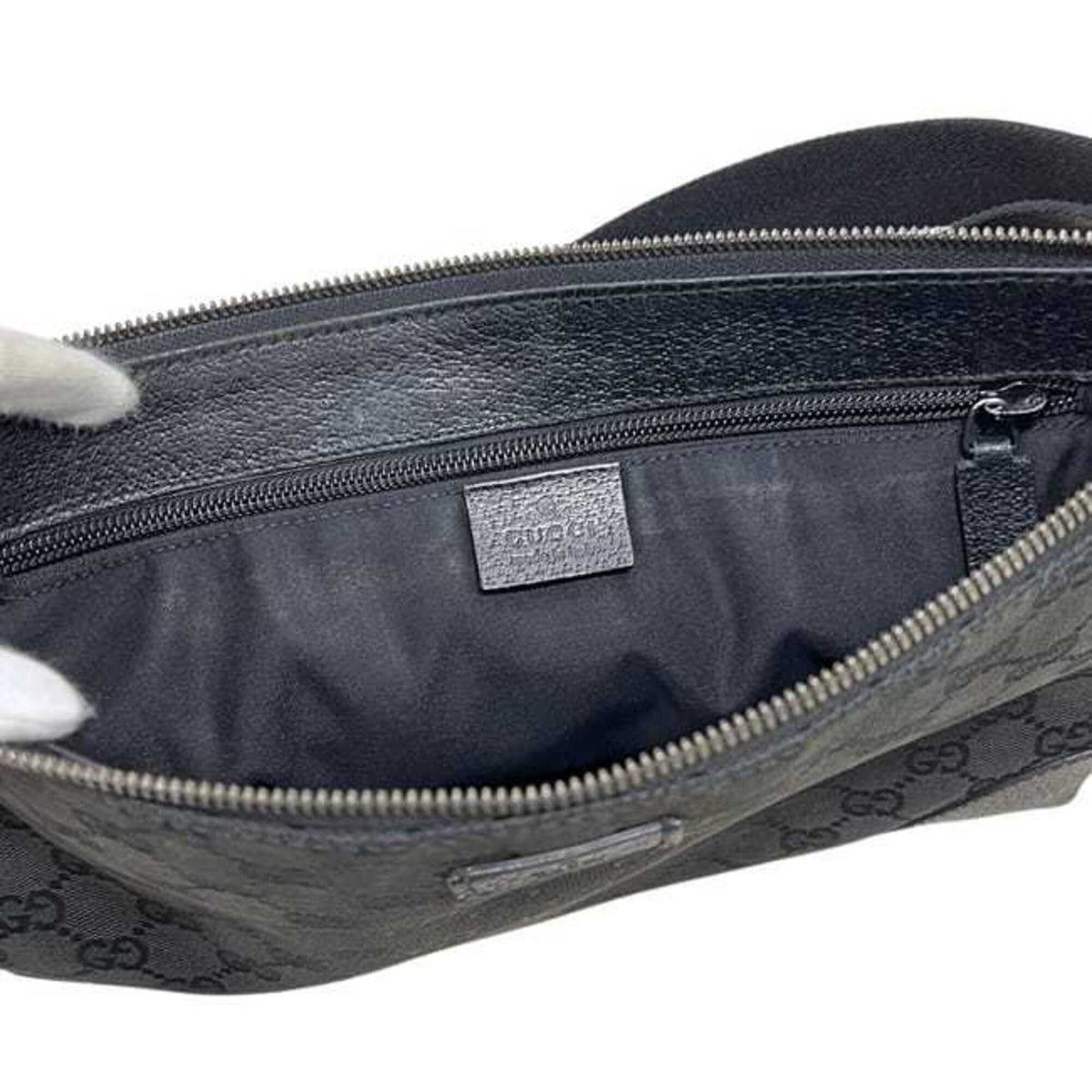 Gucci Gg Canvas Black Gg Canvas Messenger Bag Shoulder Bag (Pre-Owned)
