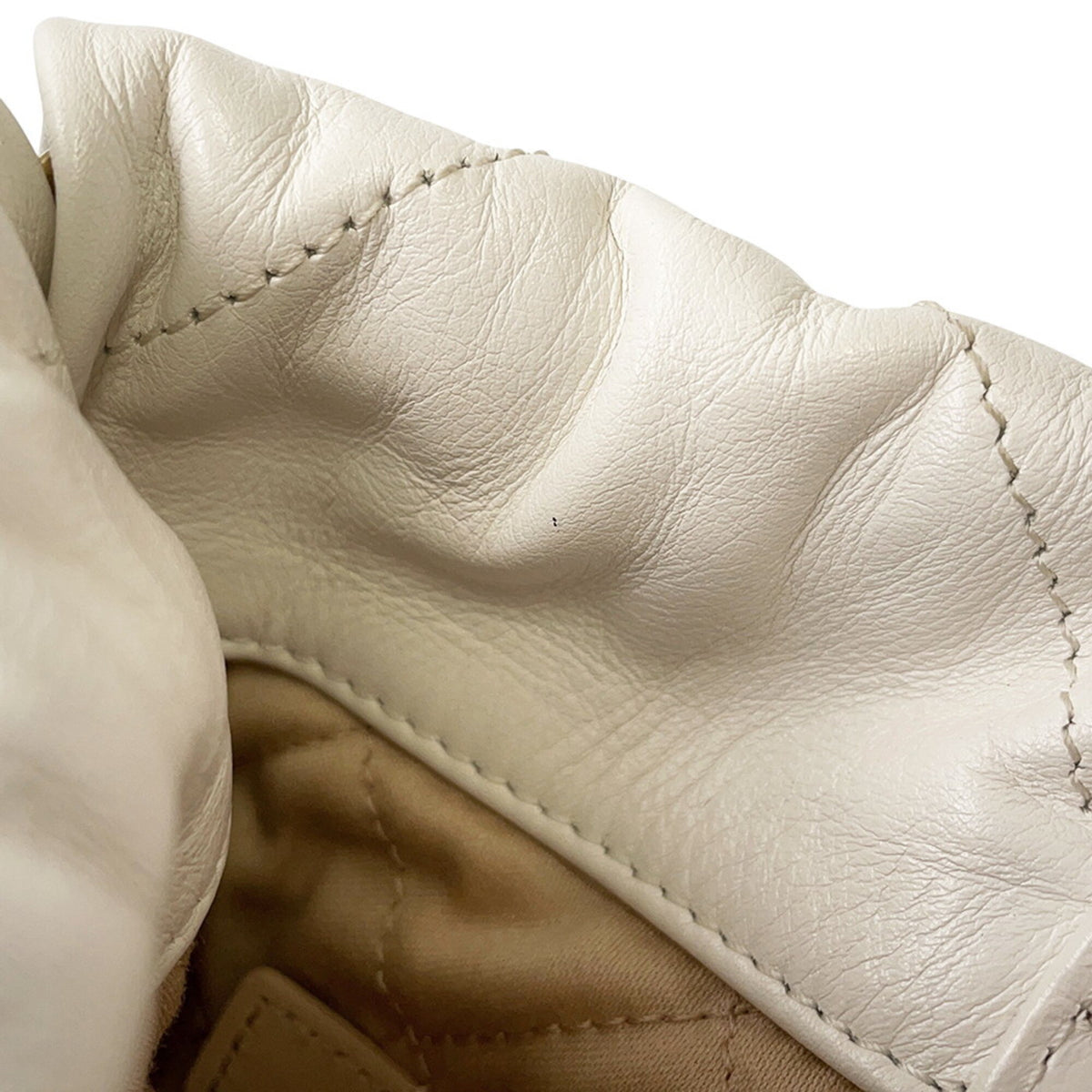 Chanel White Handbag (Pre-Owned)