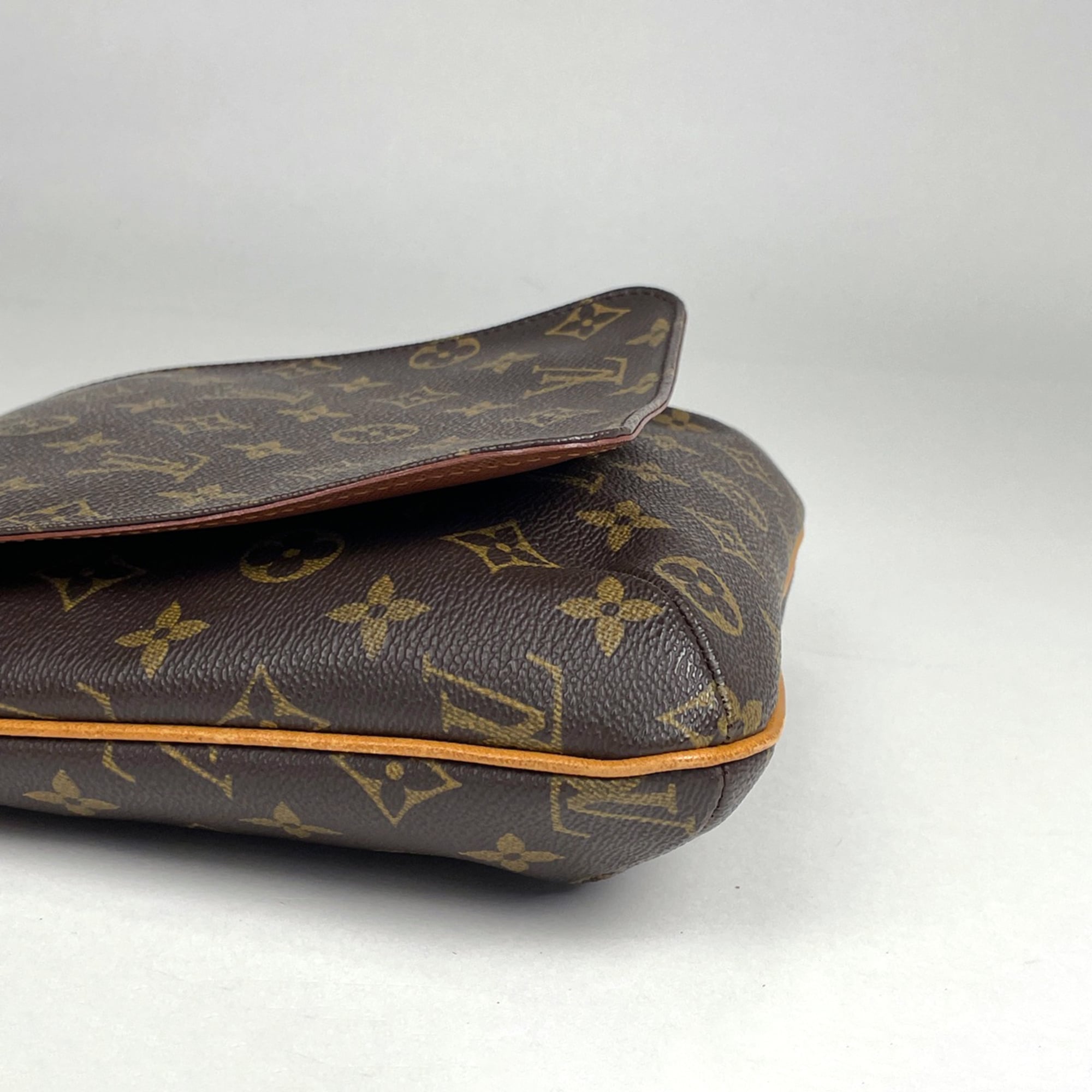 Louis Vuitton Brown Monogram Shoulder Bag (Pre-Owned)