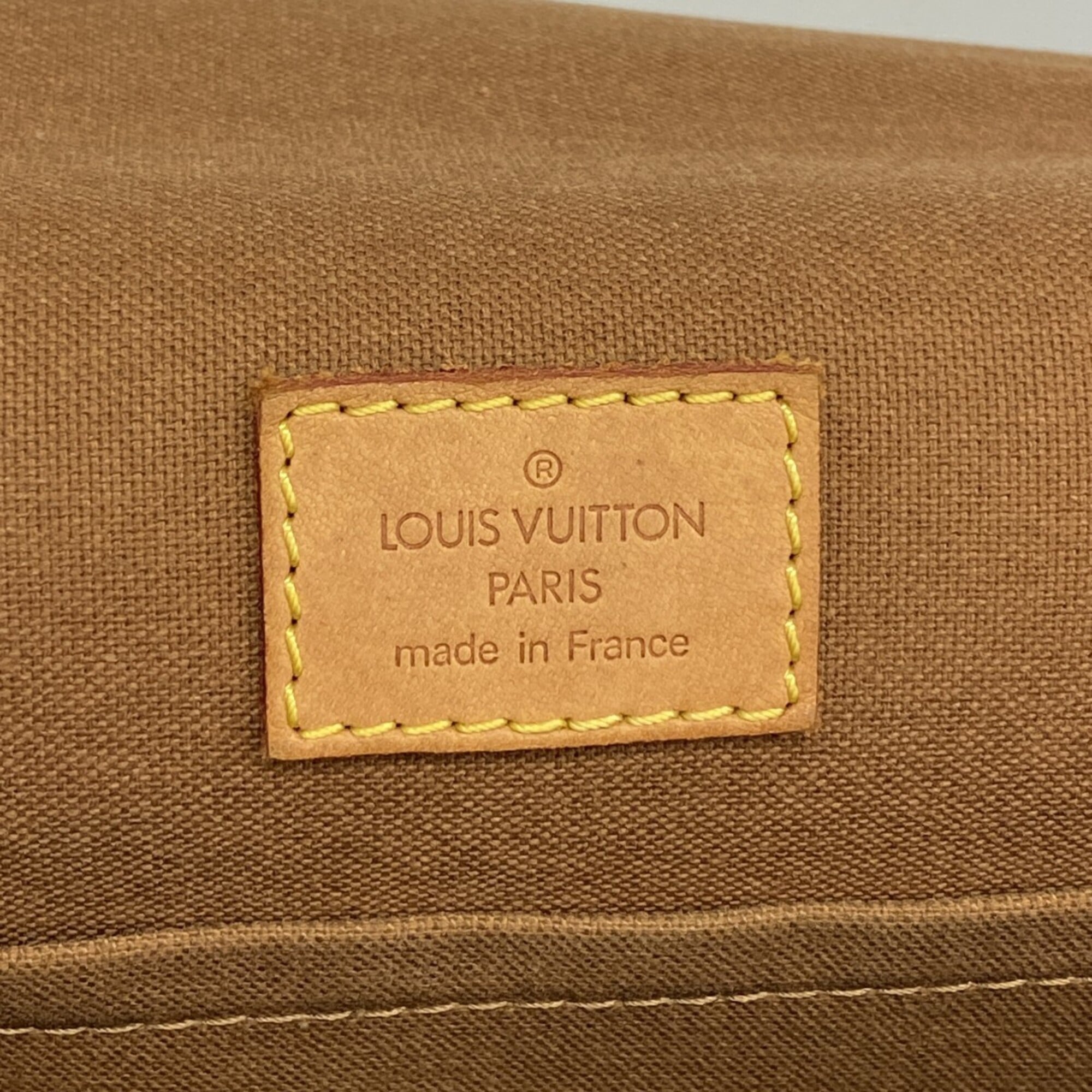 Louis Vuitton Brown Shoulder Bag (Pre-Owned)