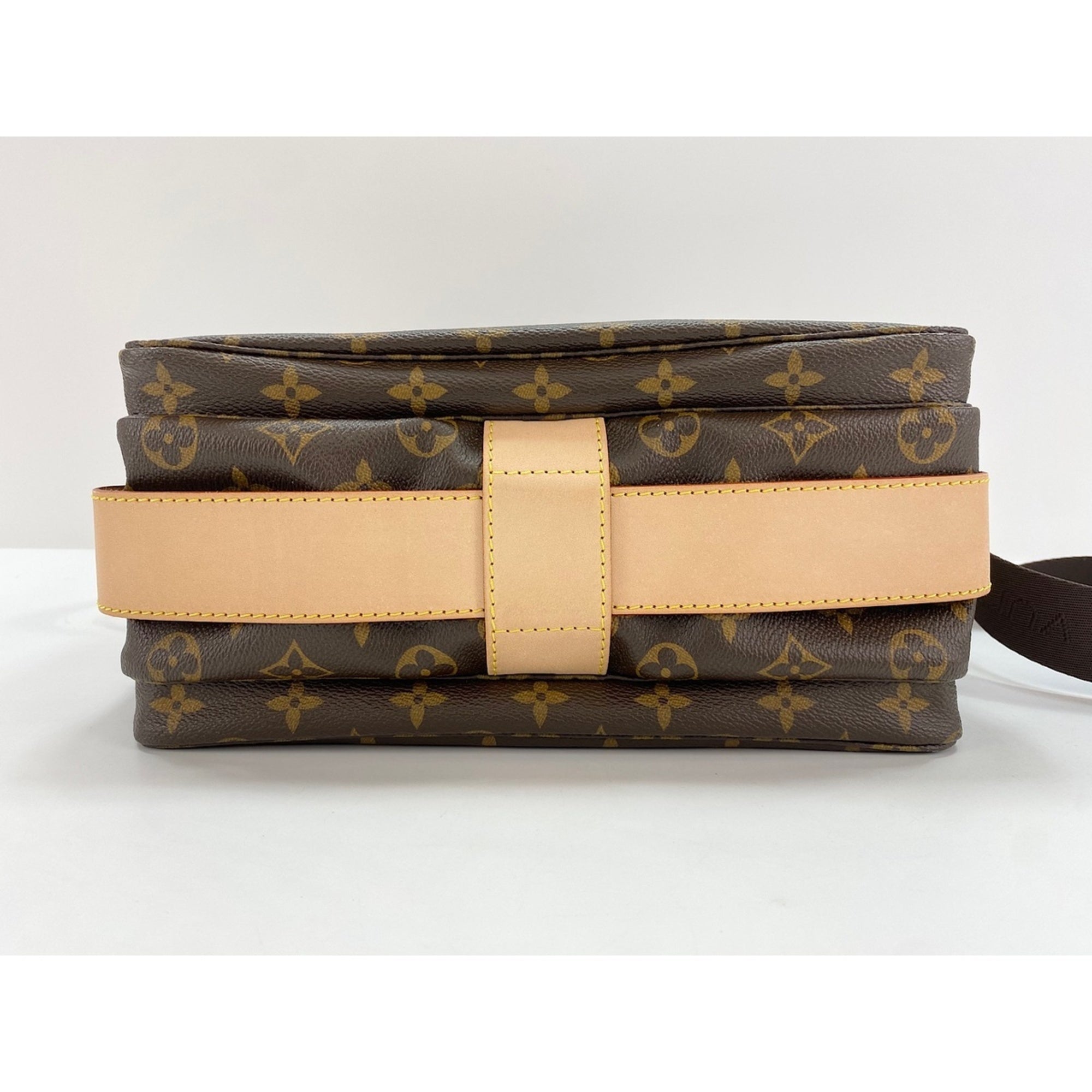 Louis Vuitton Brown Shoulder Bag (Pre-Owned)