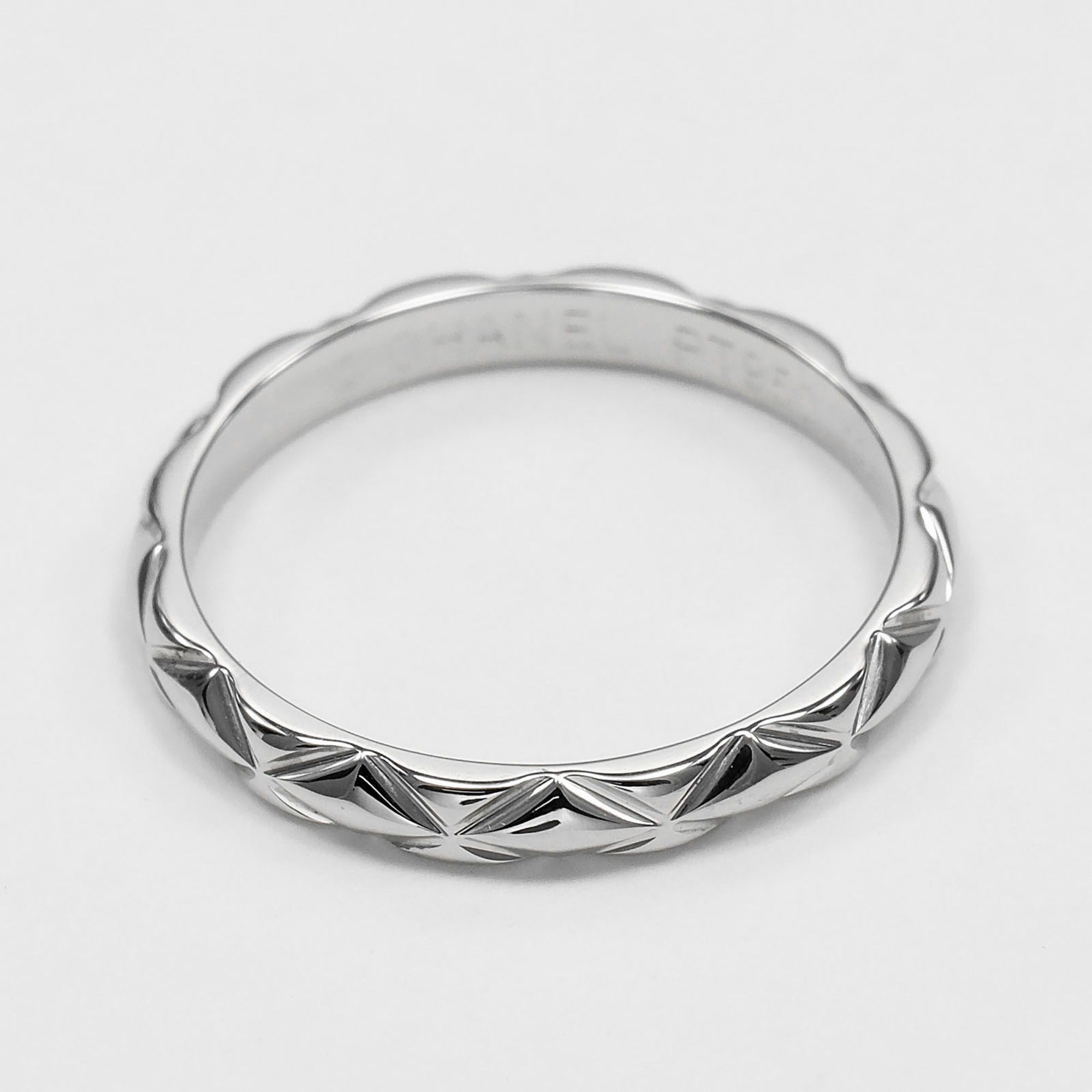 Chanel Platinum 950 Band Ring (Pre-Owned)