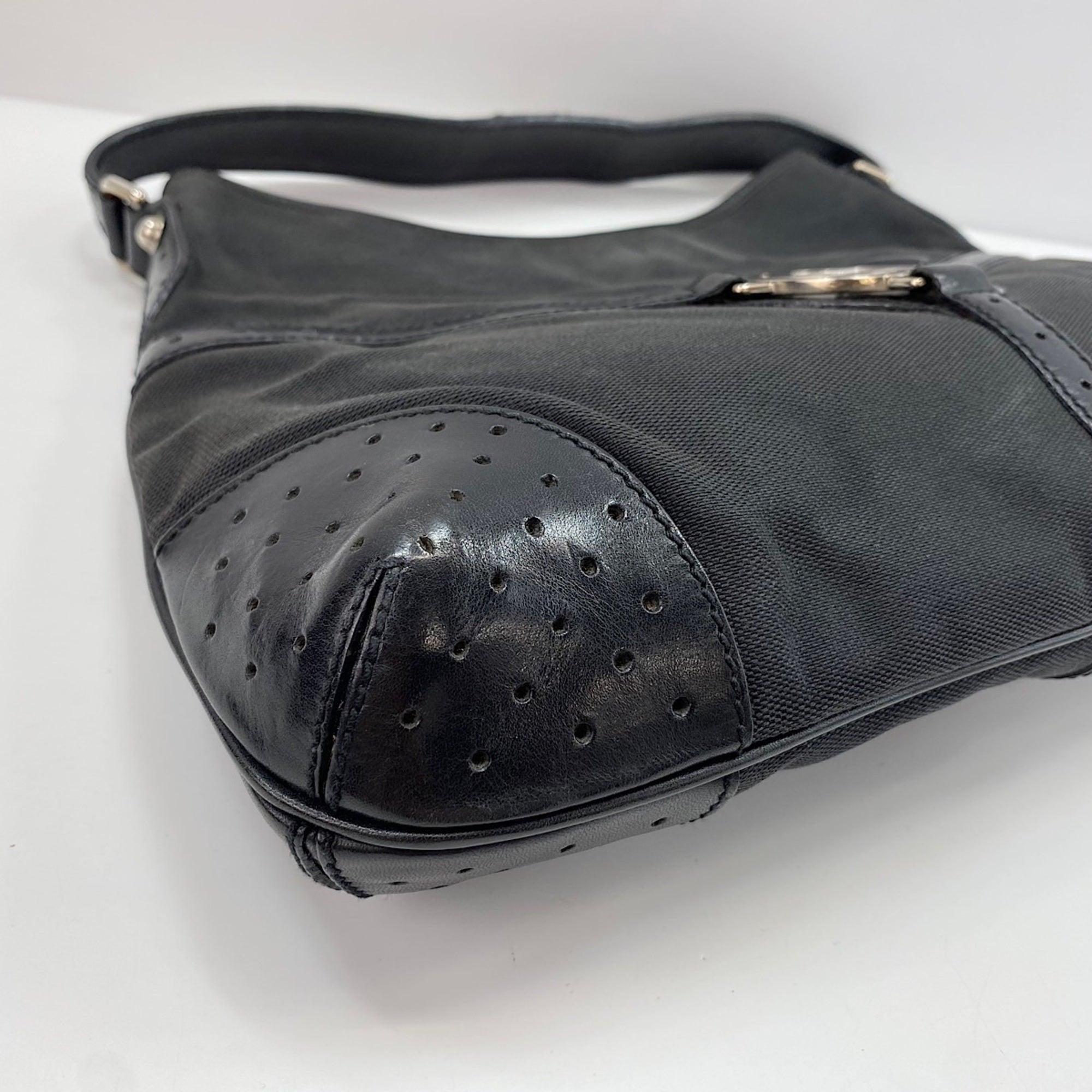 Gucci Black Shoulder Bag (Pre-Owned)