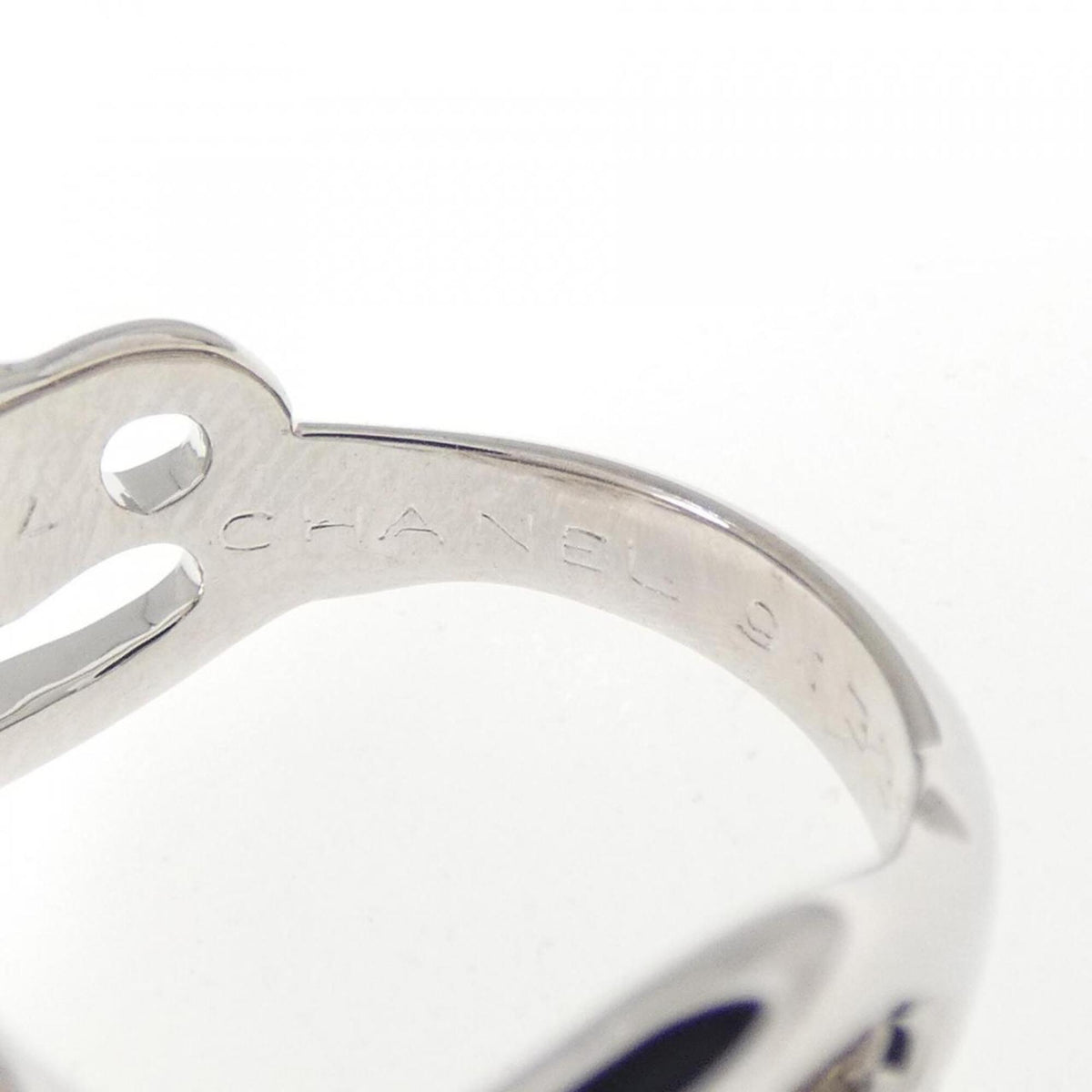 Chanel White Gold White Gold (18K) Band Ring (Pre-Owned)