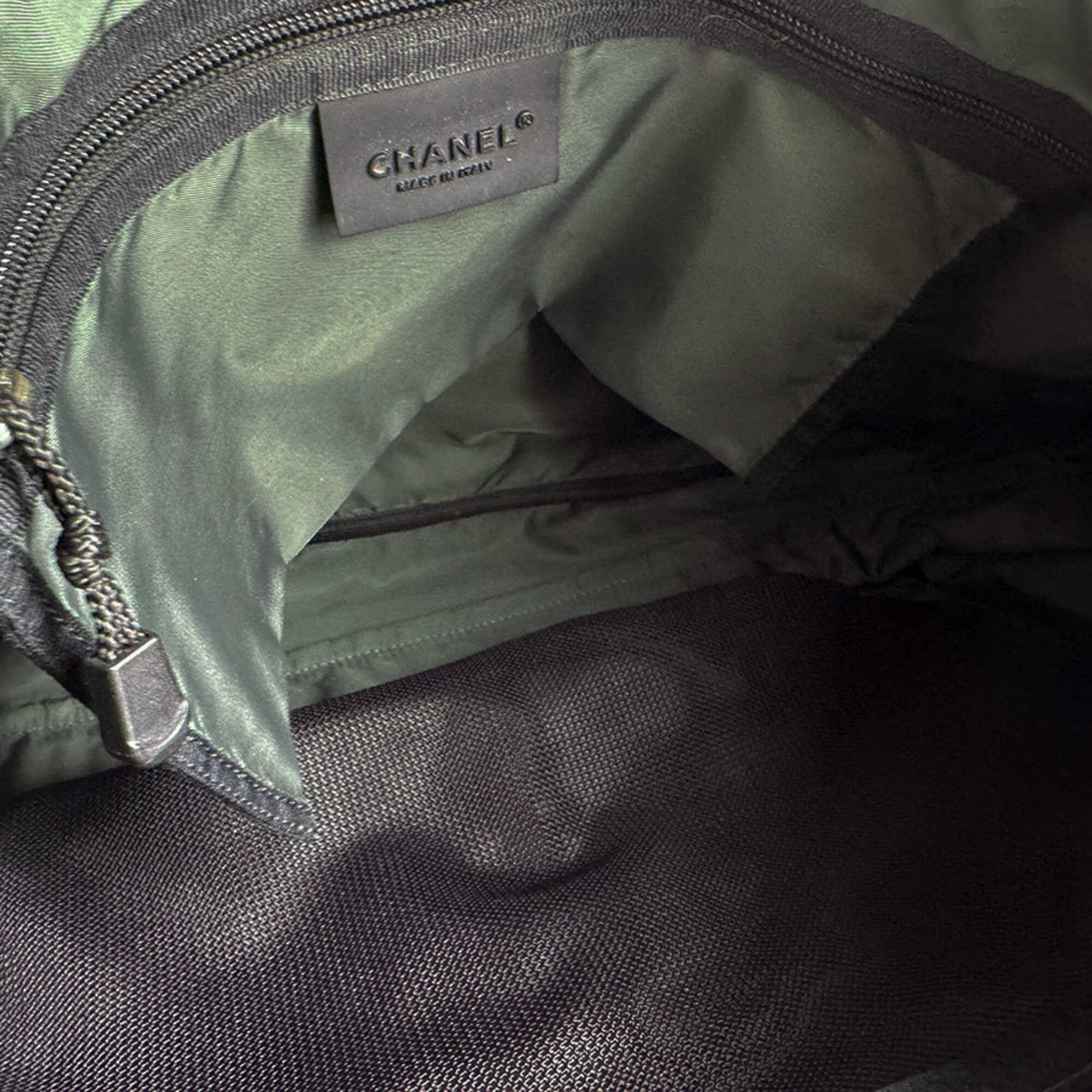 Chanel Black Green Nylon Shoulder Bag (Pre-Owned)