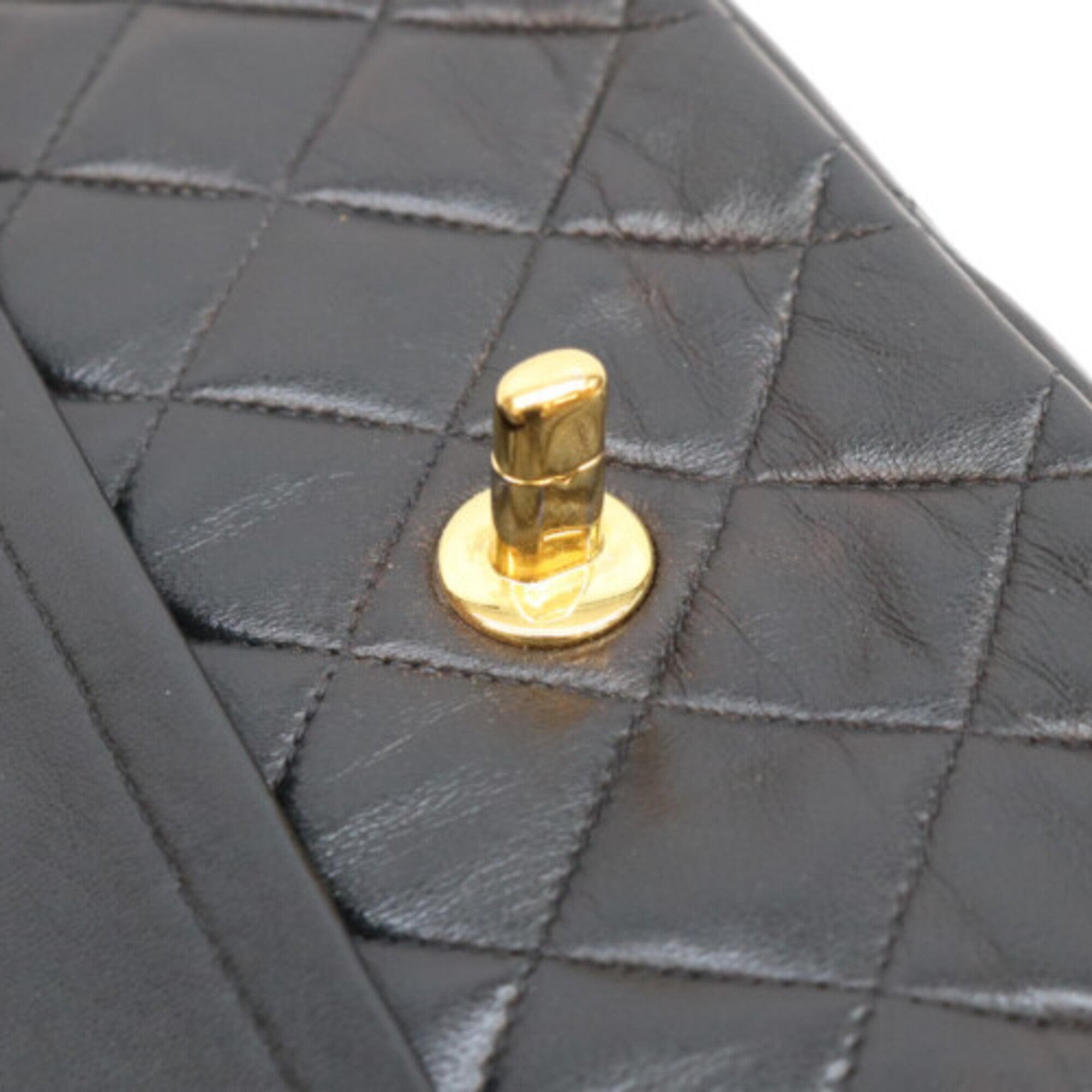 Chanel Black Leather Shoulder Bag (Pre-Owned)