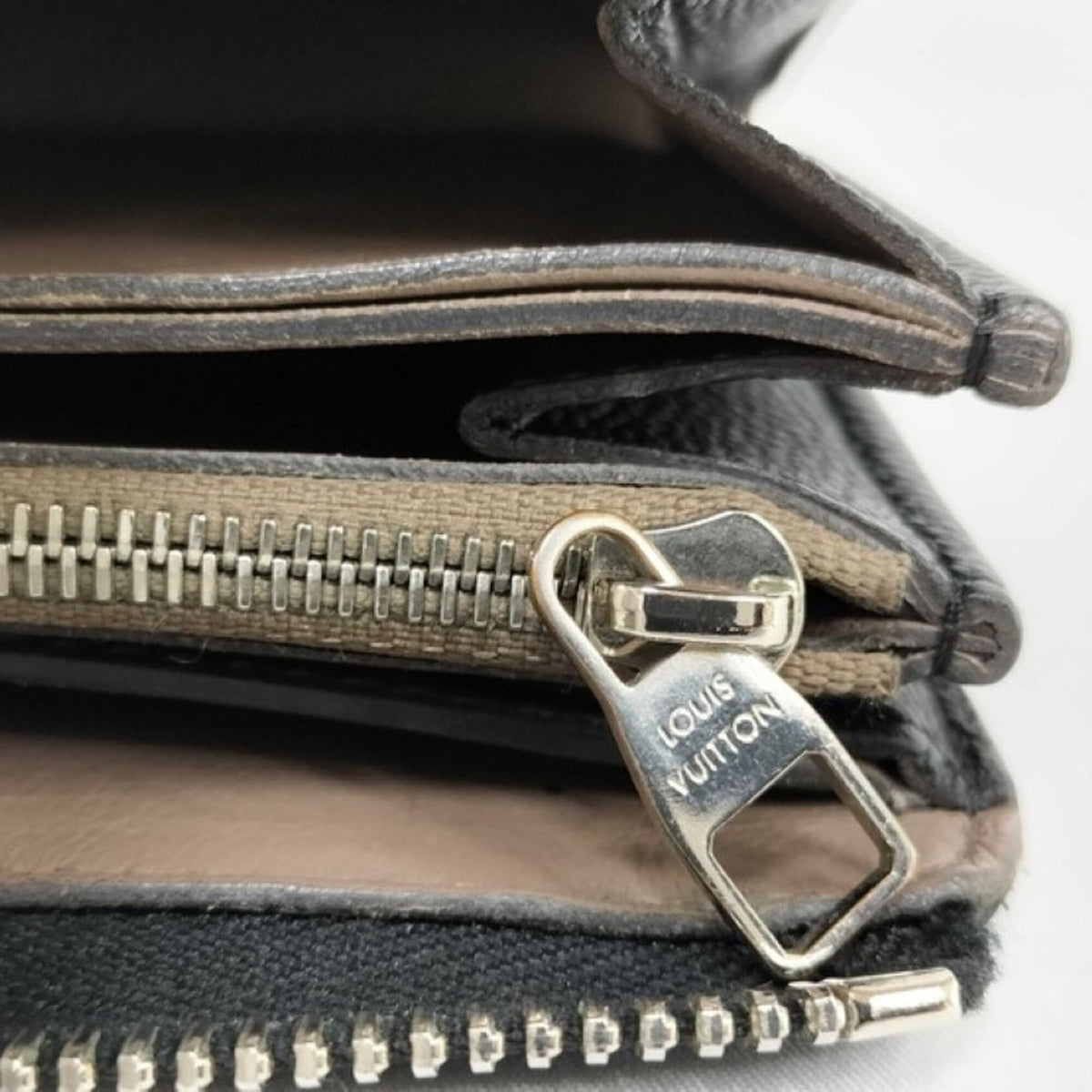 Louis Vuitton Black Leather Long Wallet (Bi-Fold) (Pre-Owned)
