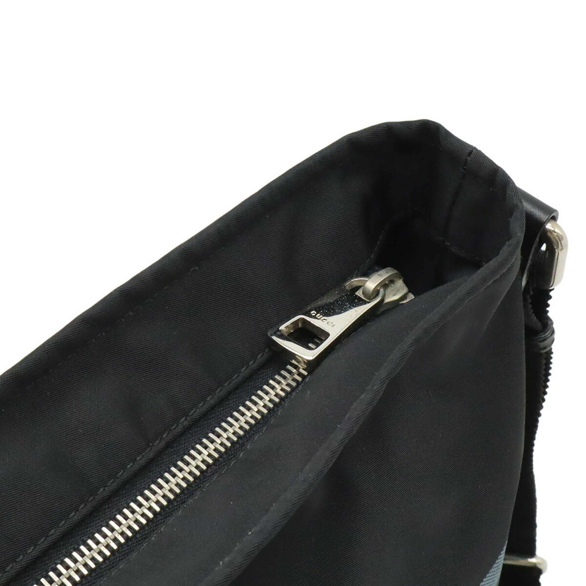 Gucci Black Gray Nylon Leather Shoulder Bag (Pre-Owned)