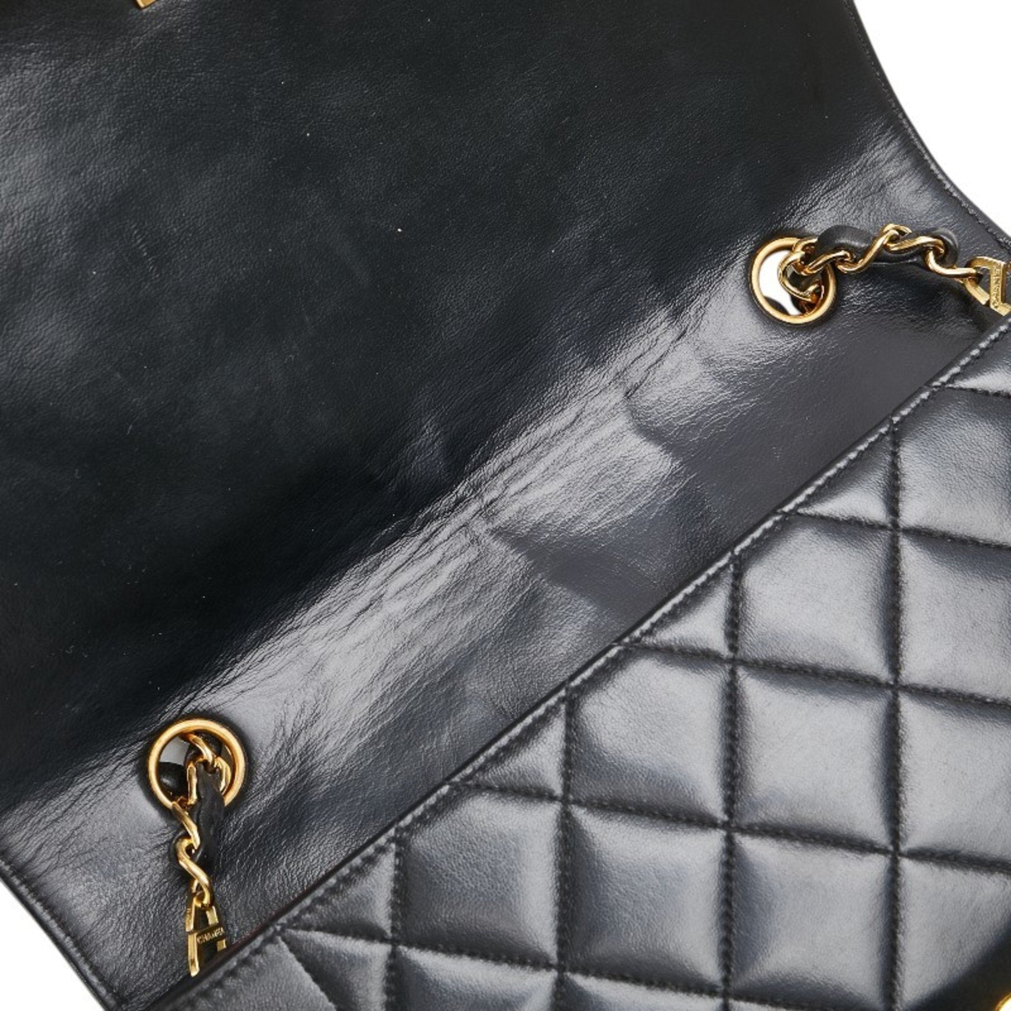 Chanel Black Leather Shoulder Bag (Pre-Owned)