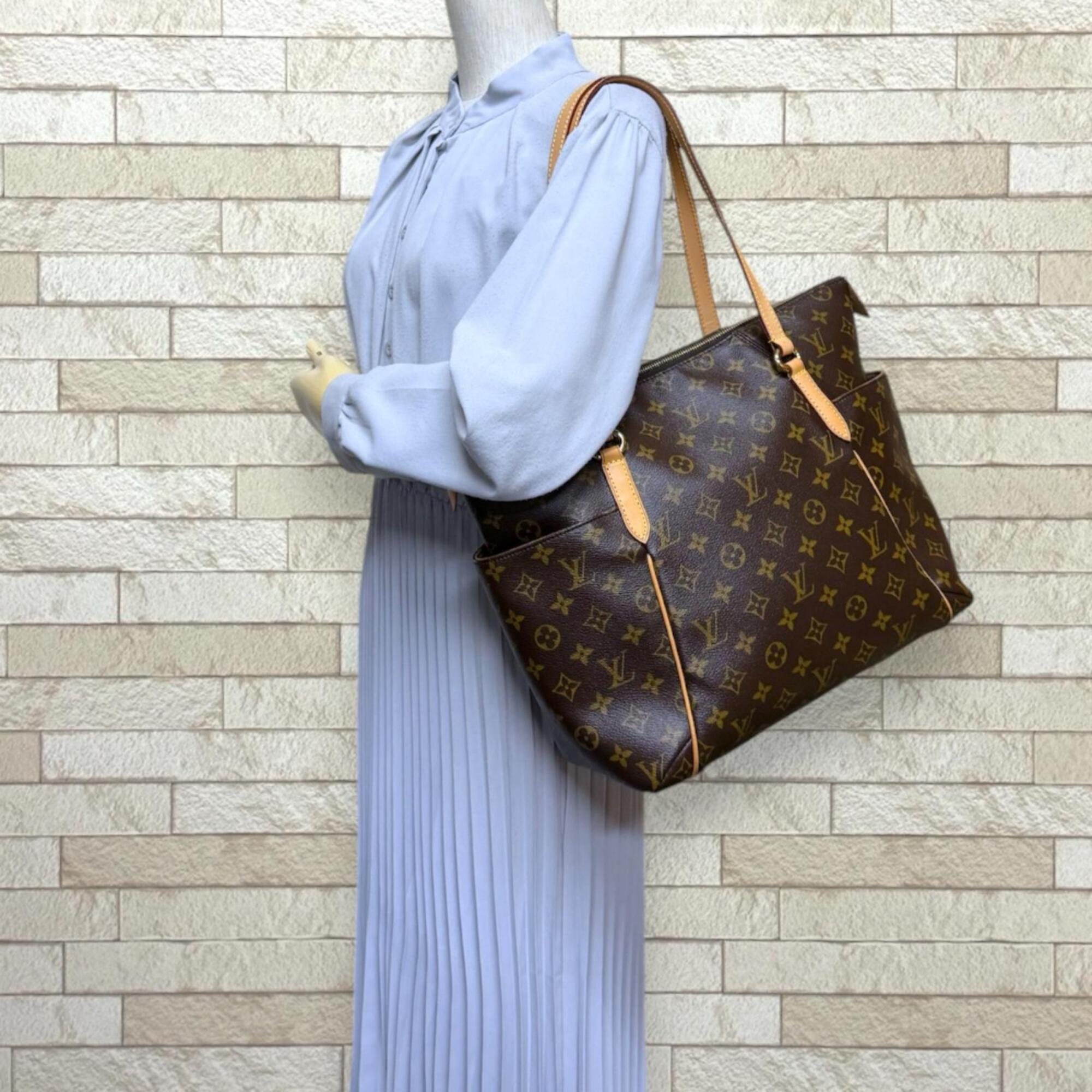 Louis Vuitton Brown Monogram Canvas Tote Bag (Pre-Owned)
