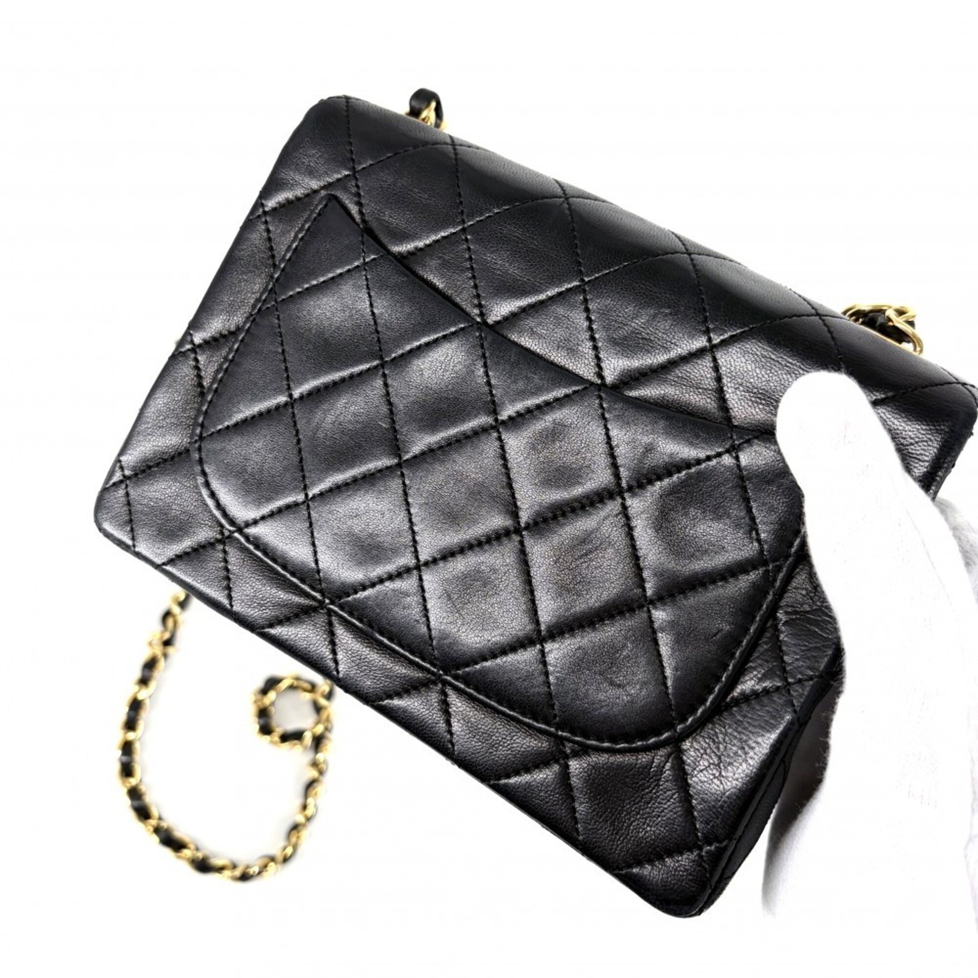 Chanel Black Leather Shoulder Bag (Pre-Owned)
