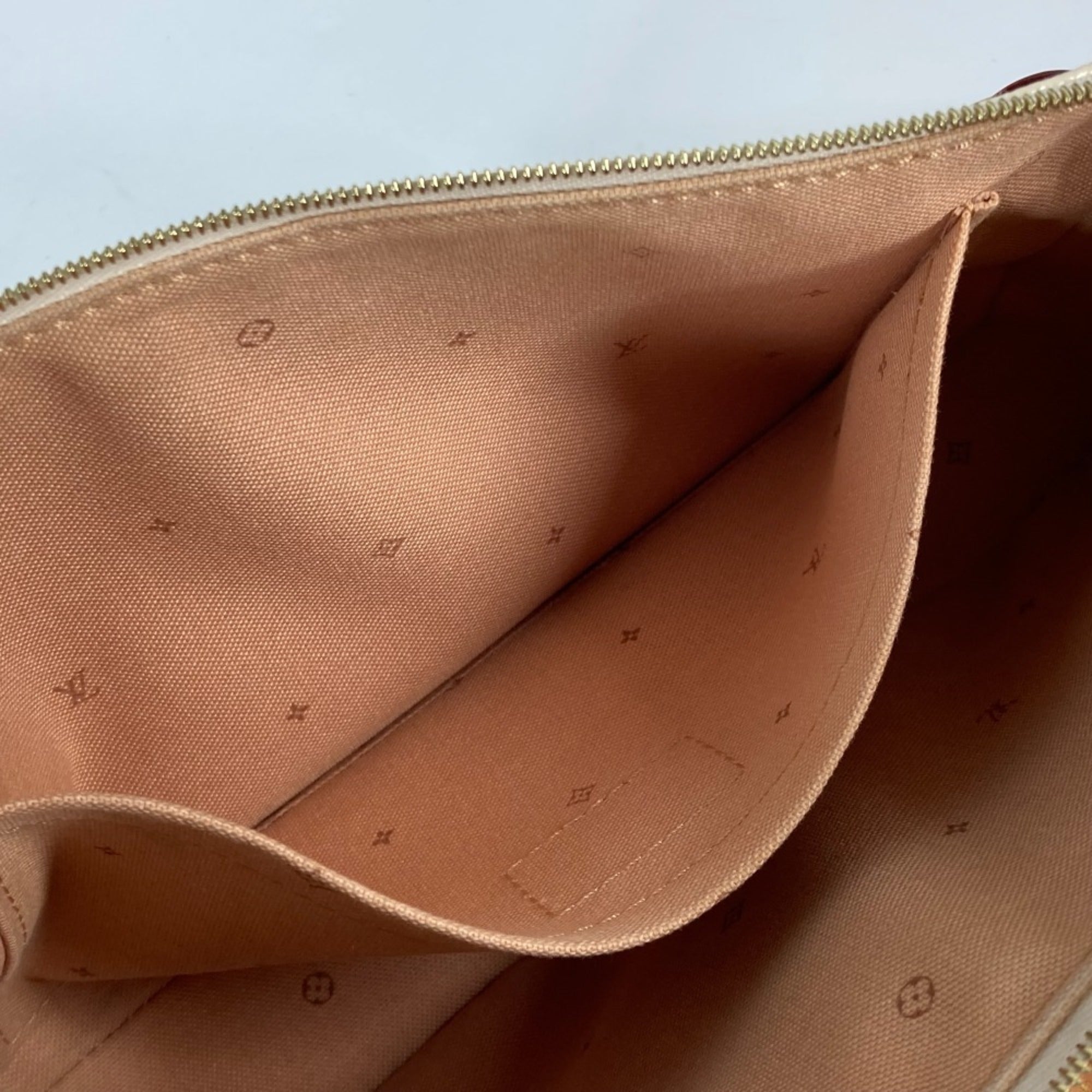 Louis Vuitton Beige Monogram Pochette Shoulder Bag (Pre-Owned)