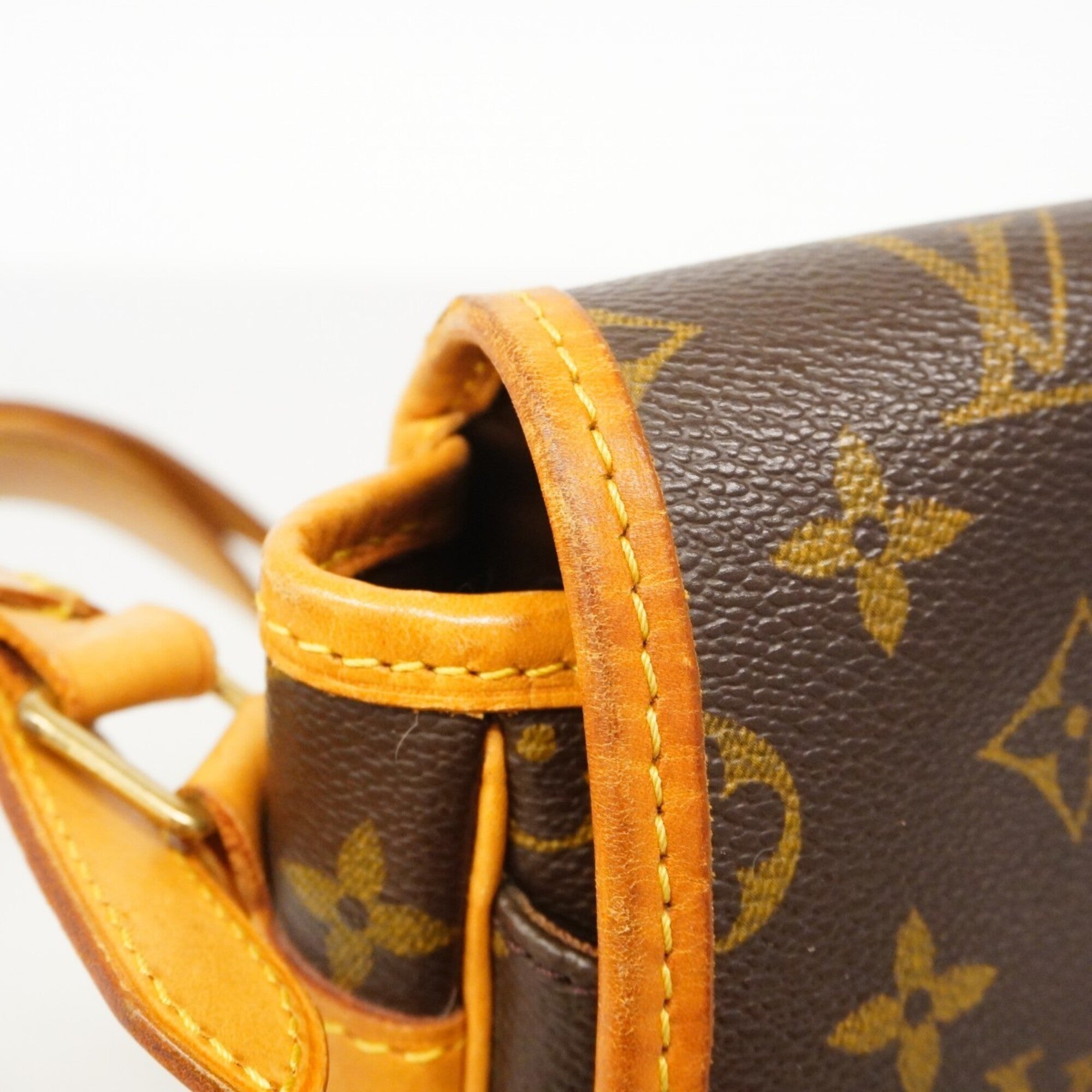 Louis Vuitton Brown Shoulder Bag (Pre-Owned)