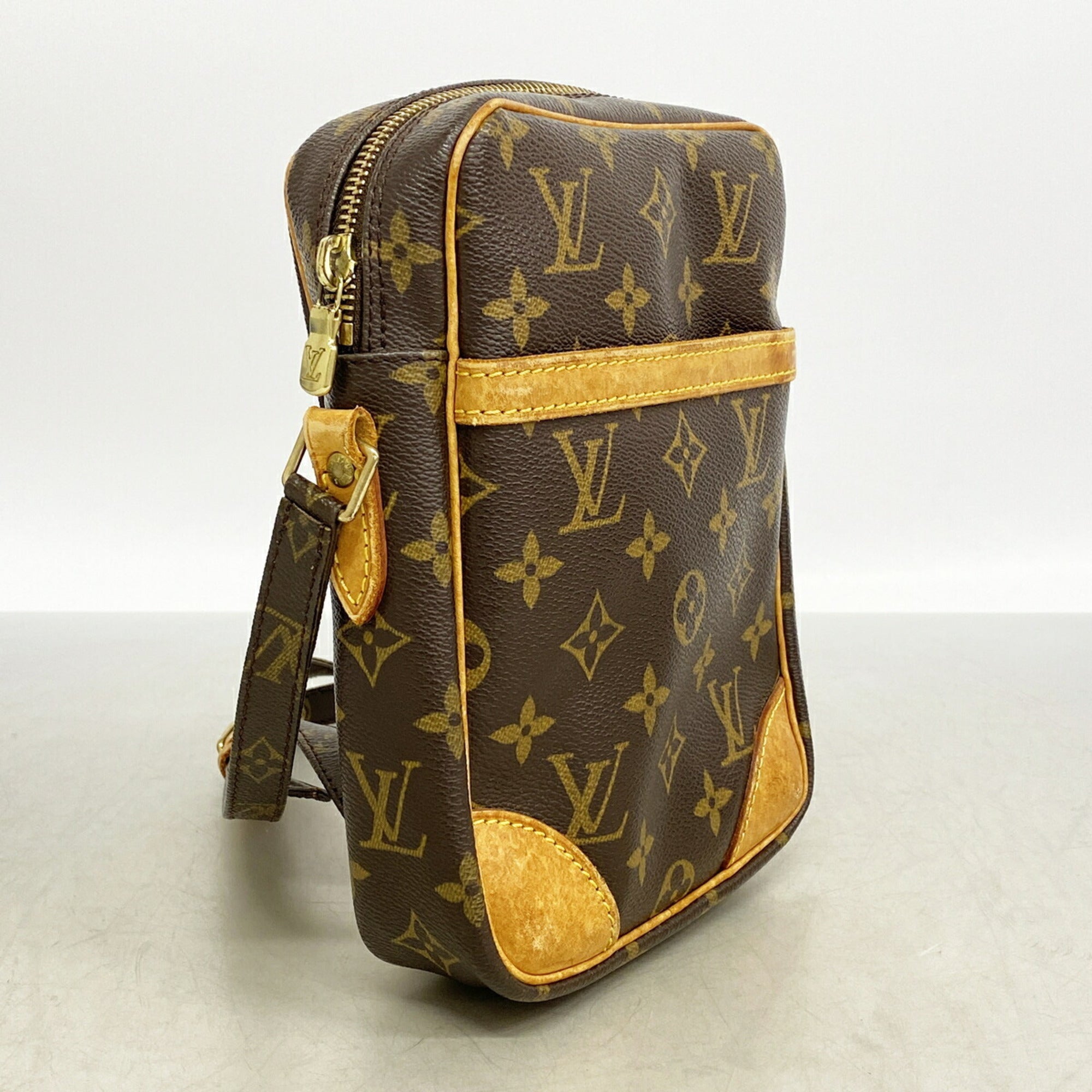 Louis Vuitton Brown Shoulder Bag (Pre-Owned)