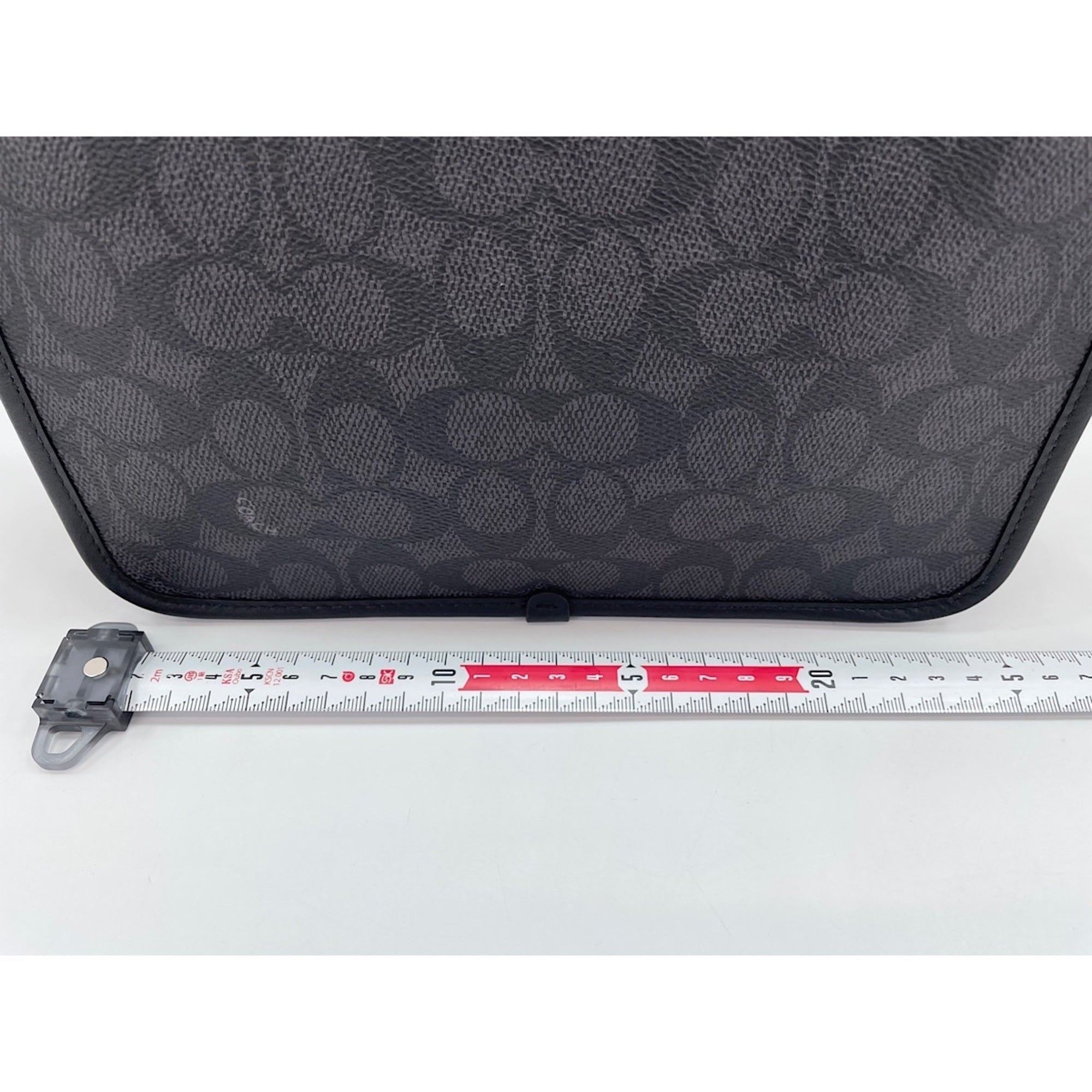 Coach Black Canvas Shoulder Bag (Pre-Owned)