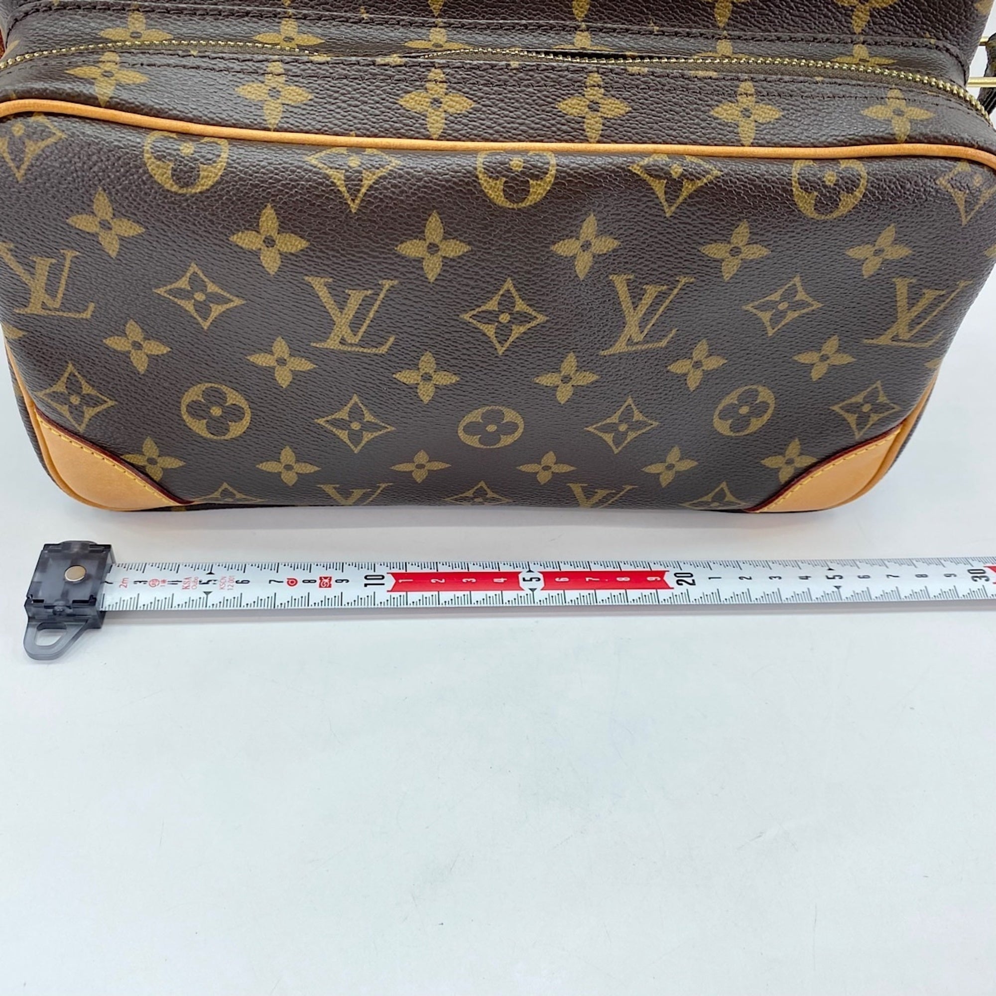 Louis Vuitton Brown Shoulder Bag (Pre-Owned)