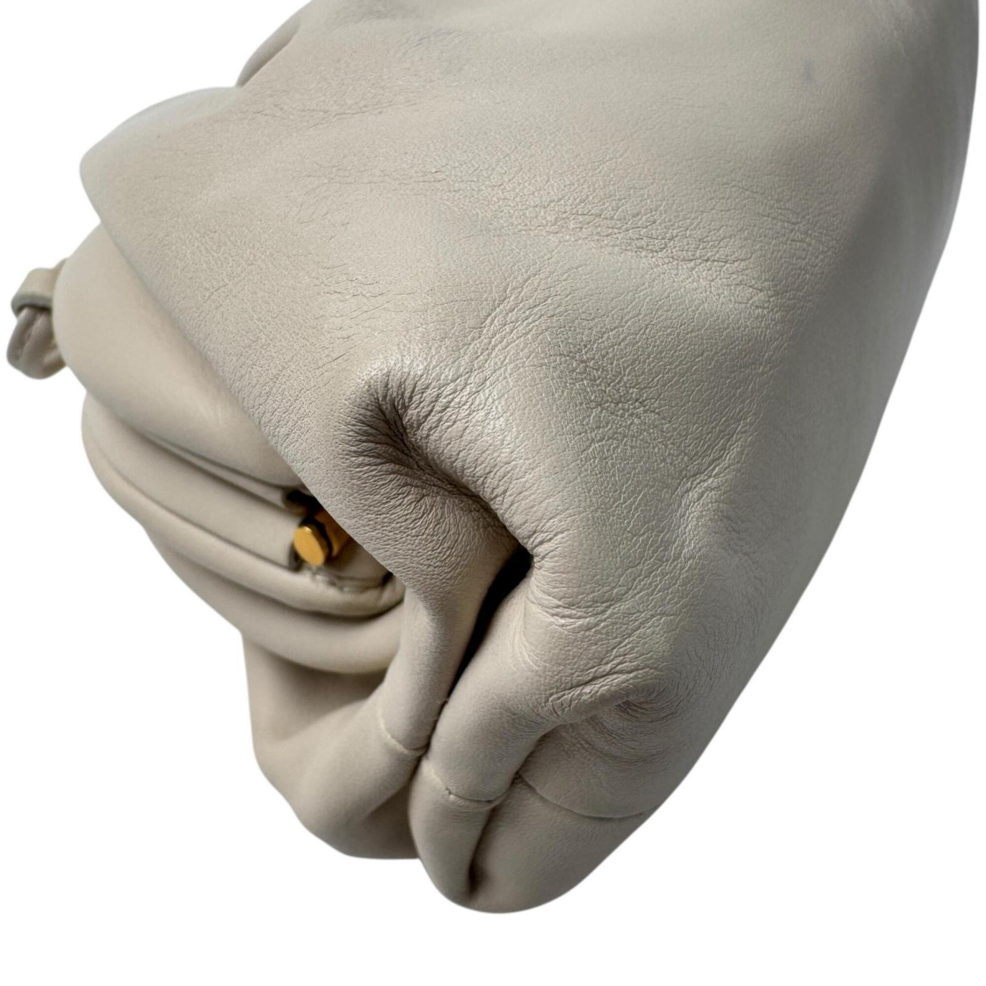 Bottega Veneta Ivory Leather Pouch Shoulder Bag (Pre-Owned)