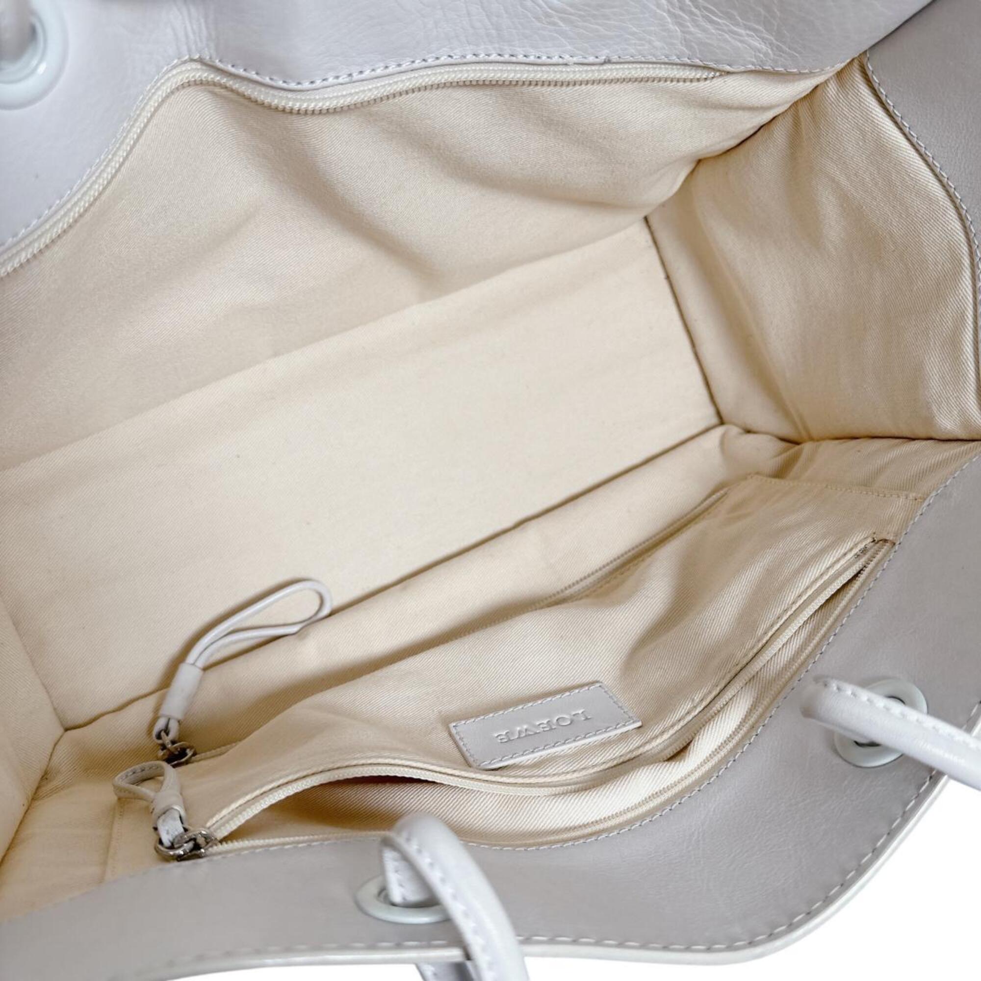 Loewe White Leather Shoulder Bag Tote Bag (Pre-Owned)