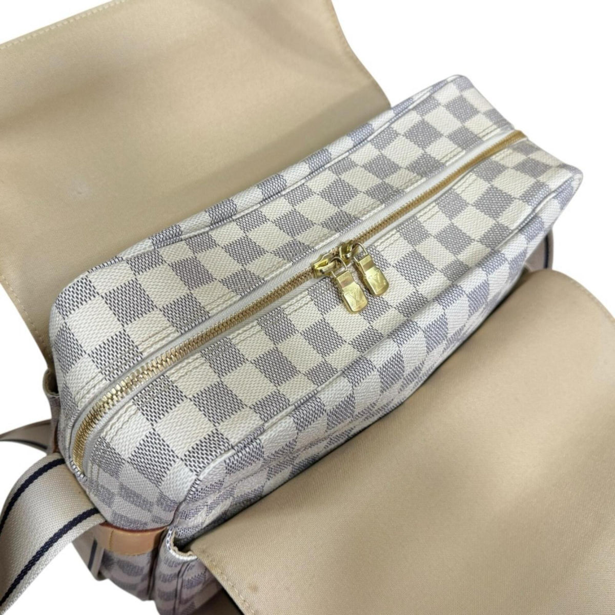 Louis Vuitton Damier Azur White Damier Azur Handbag Shoulder Bag (Pre-Owned)