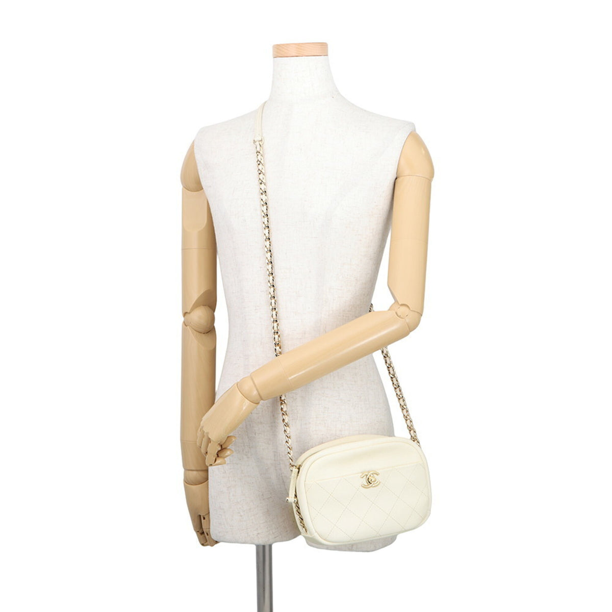 Chanel Ivory Leather Handbag Shoulder Bag (Pre-Owned)