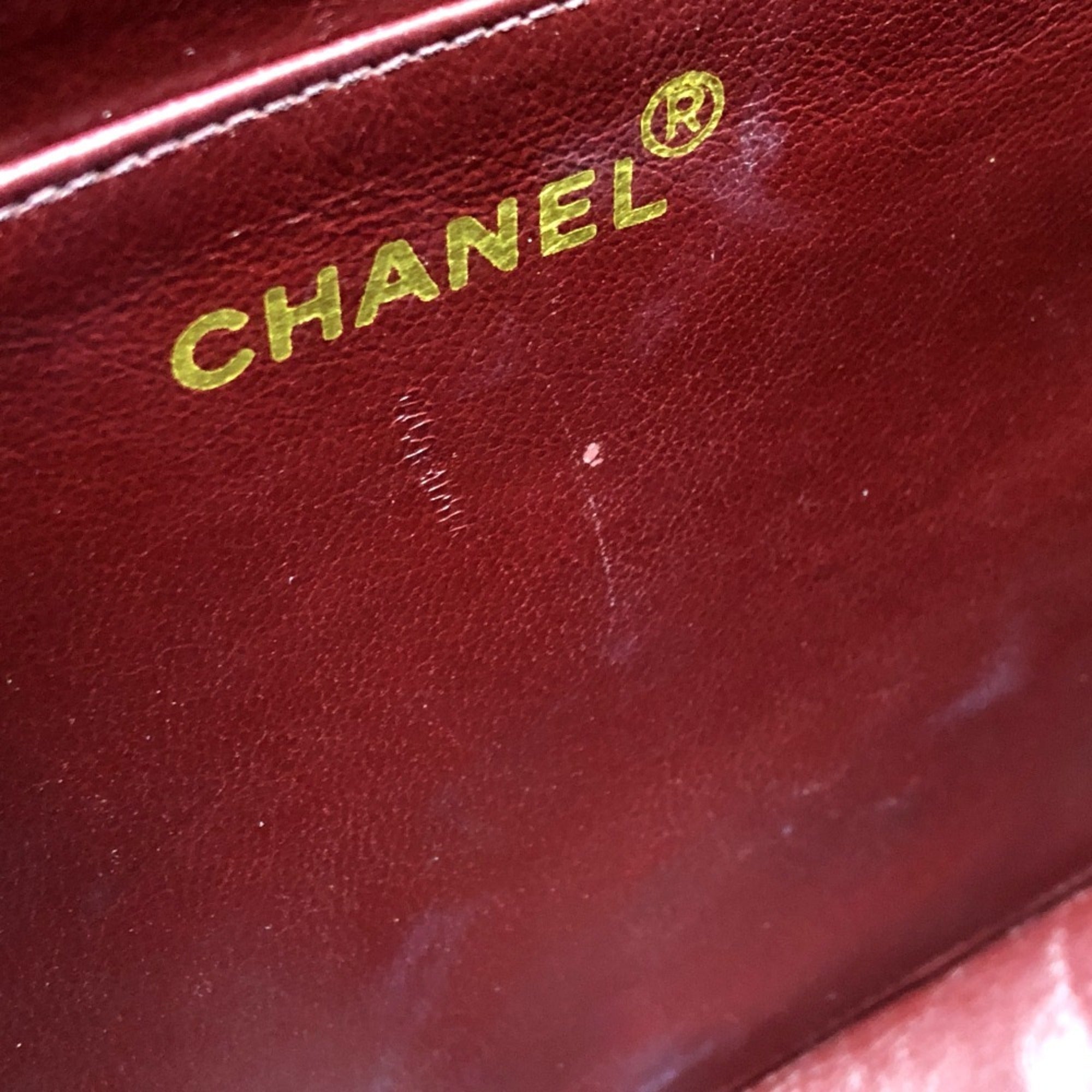 Chanel Matelasse Black Leather Shoulder Bag (Pre-Owned)