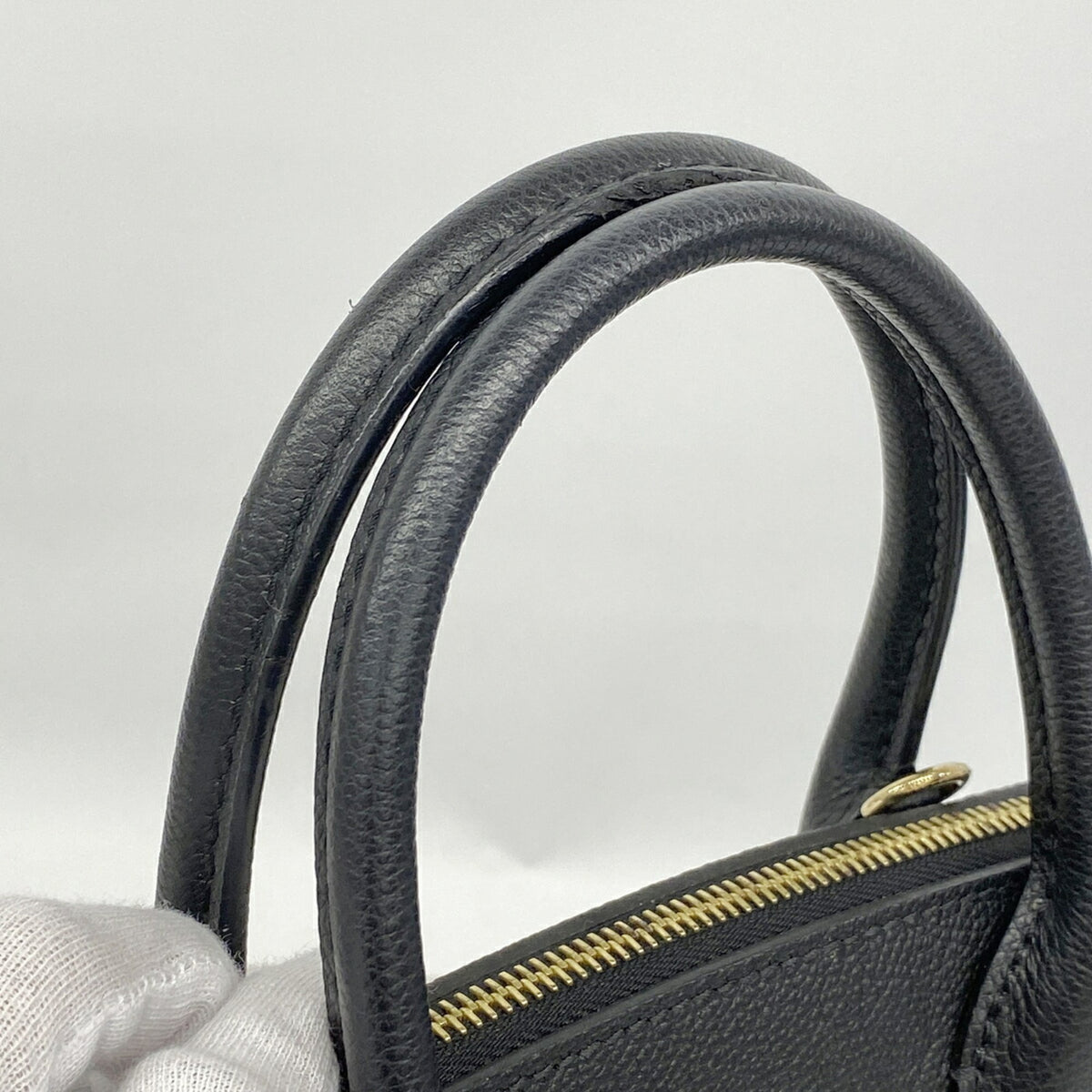 Louis Vuitton Noir Handbag (Pre-Owned)
