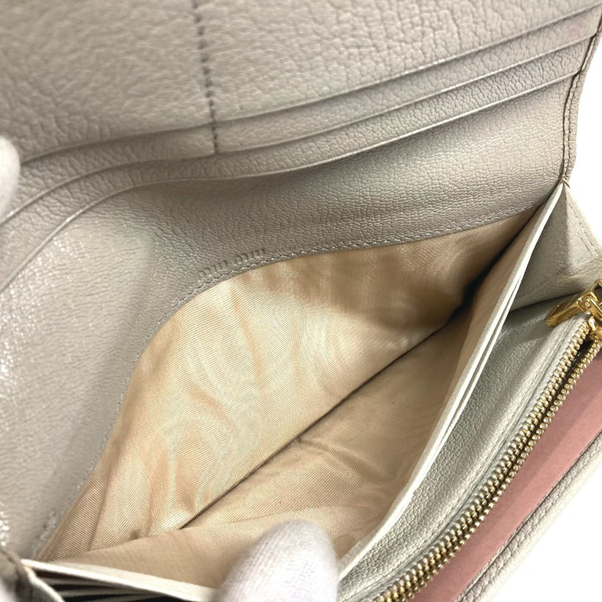 Miu Miu Gray White Leather Long Wallet (Bi-Fold) (Pre-Owned)