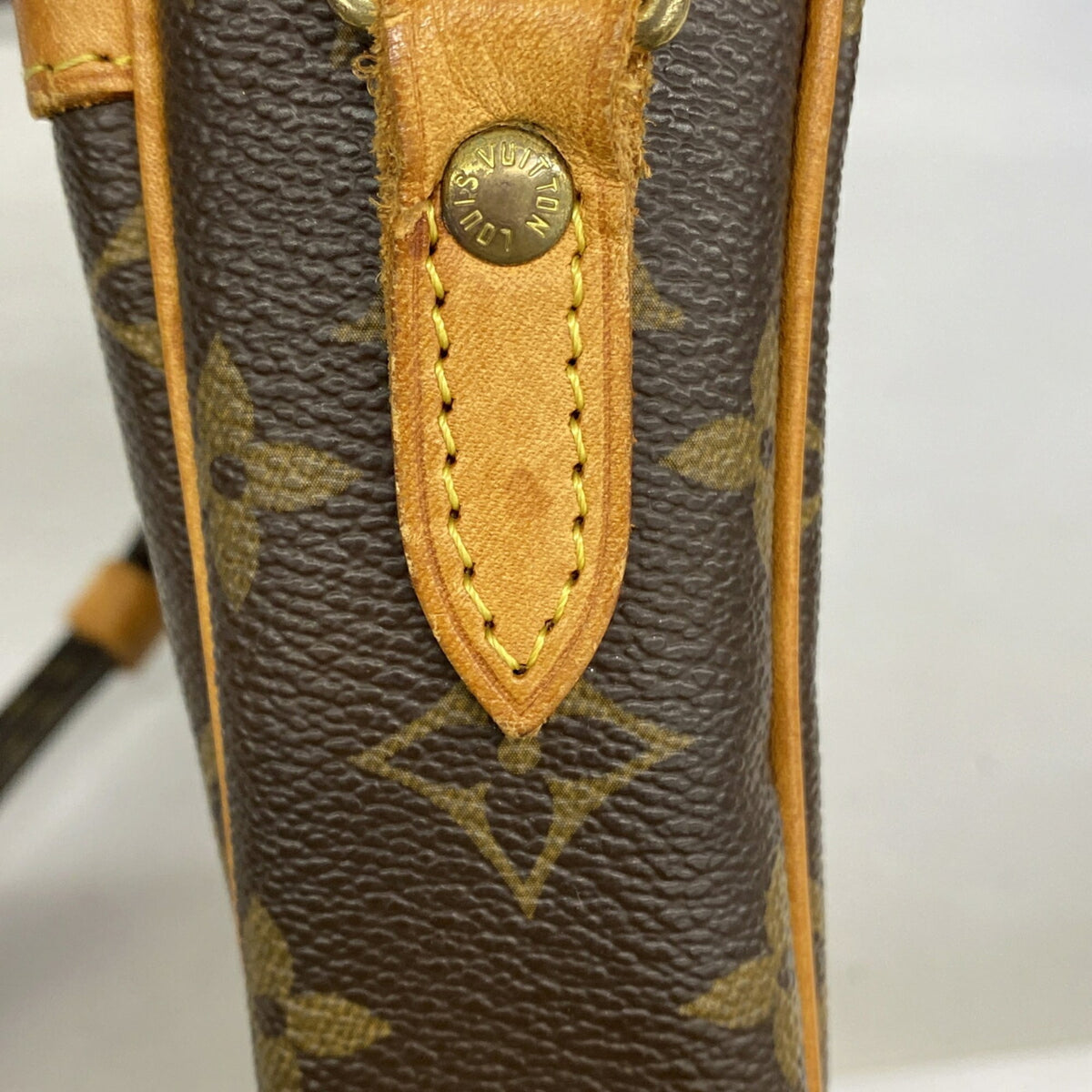 Louis Vuitton Brown Shoulder Bag (Pre-Owned)