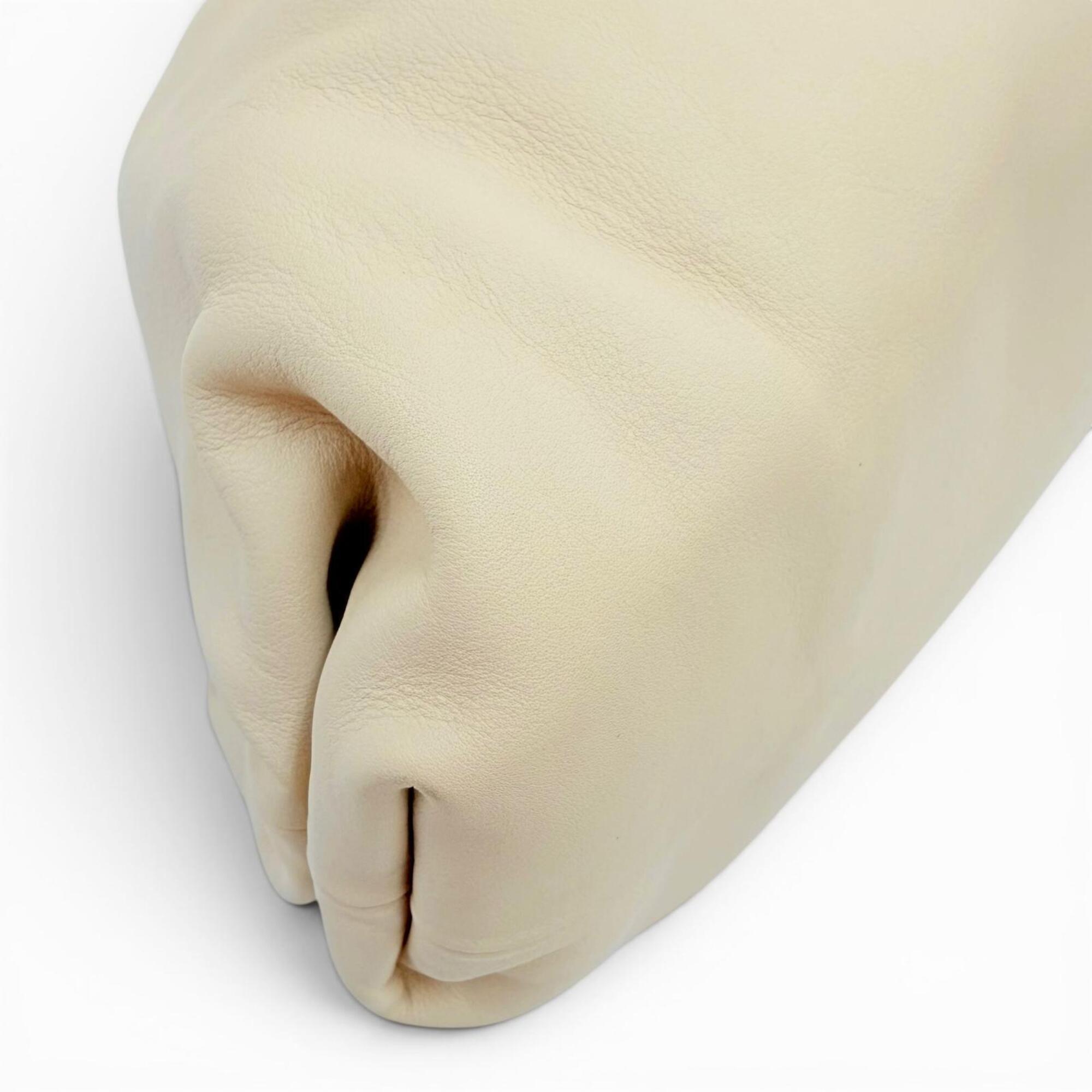 Bottega Veneta Ivory Leather Clutch Bag Pouch (Pre-Owned)