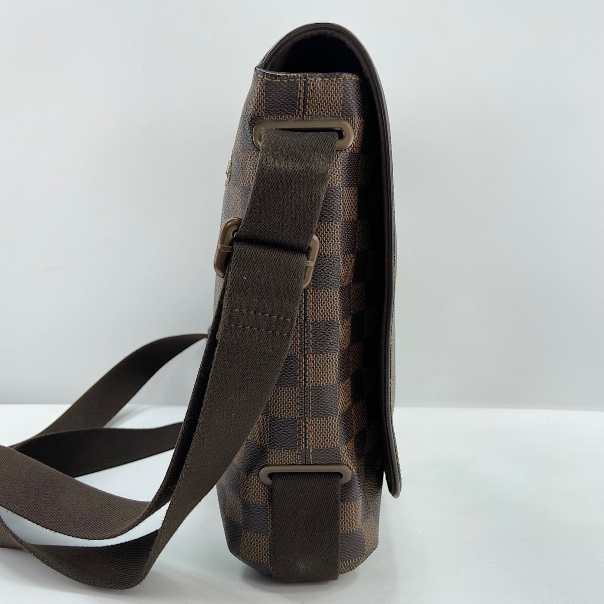 Louis Vuitton Brown Shoulder Bag (Pre-Owned)