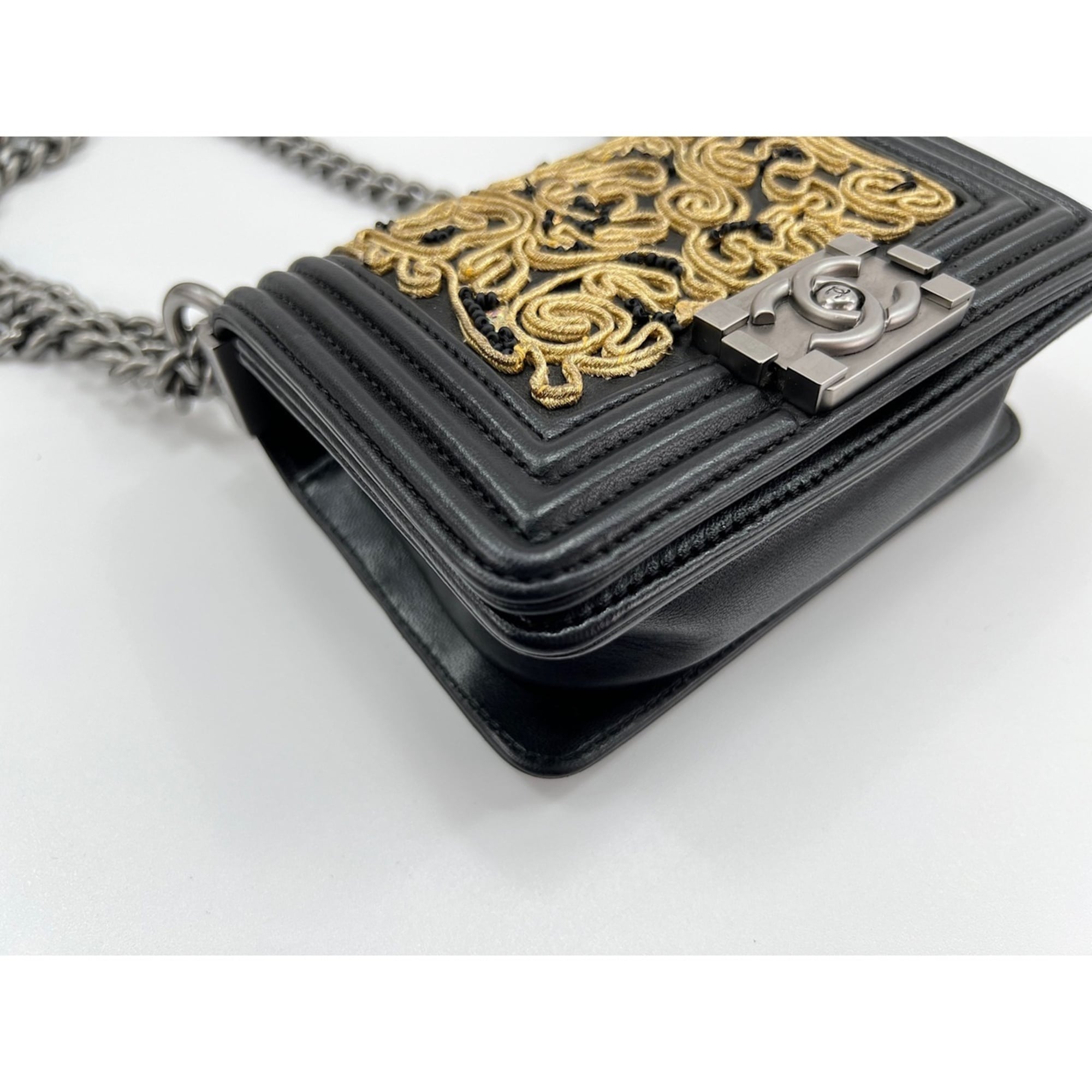 Chanel Black Leather Shoulder Bag (Pre-Owned)