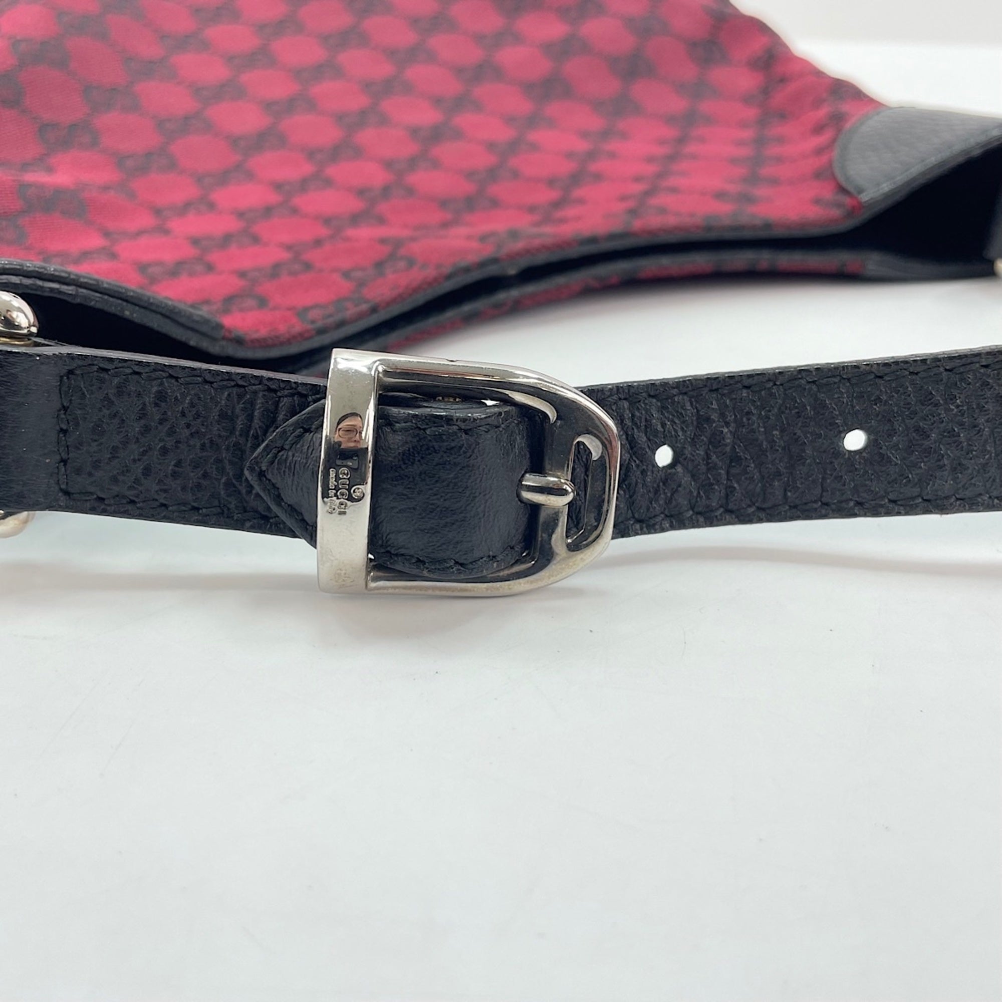 Gucci Red Color Shoulder Bag (Pre-Owned)
