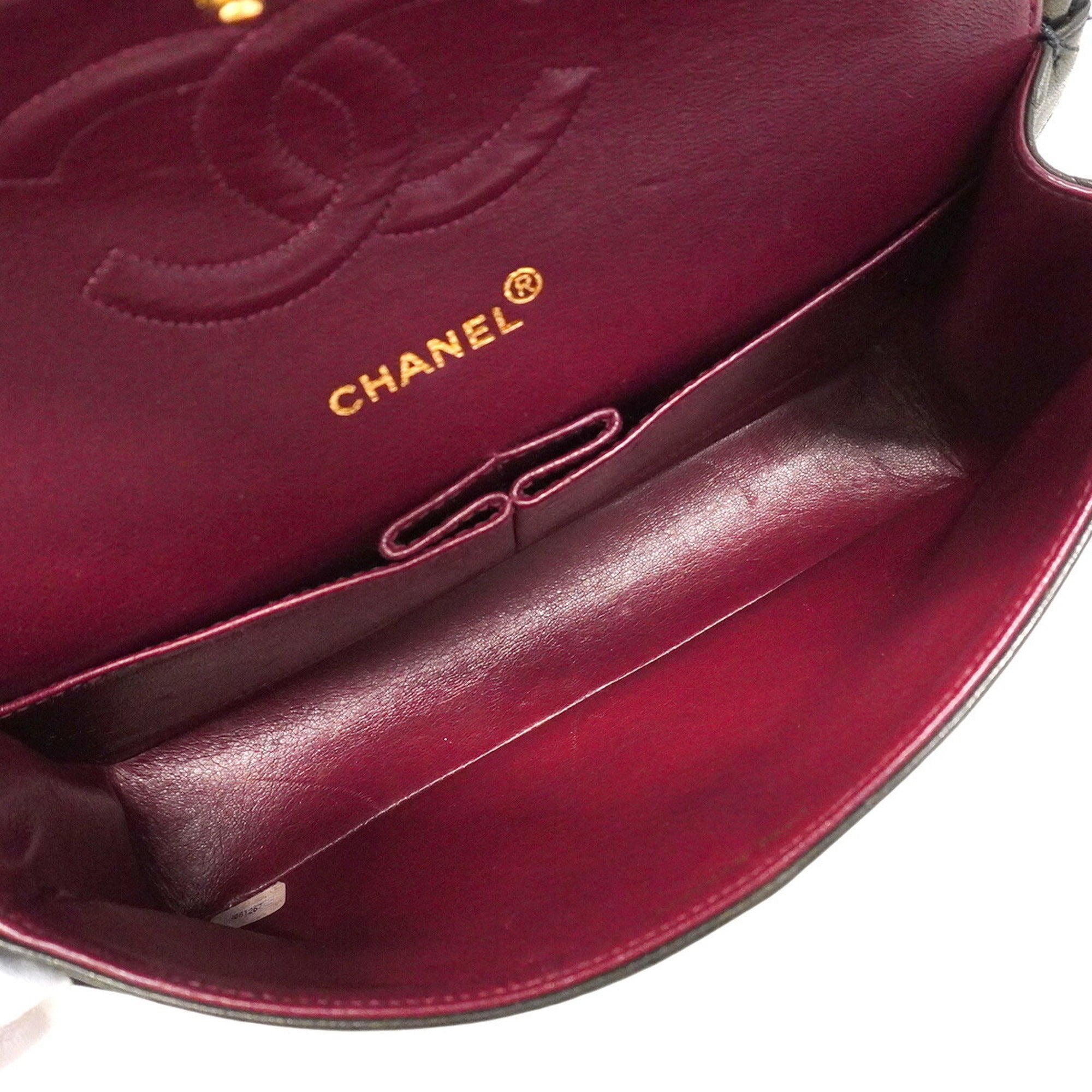 Chanel Black Leather Shoulder Bag (Pre-Owned)