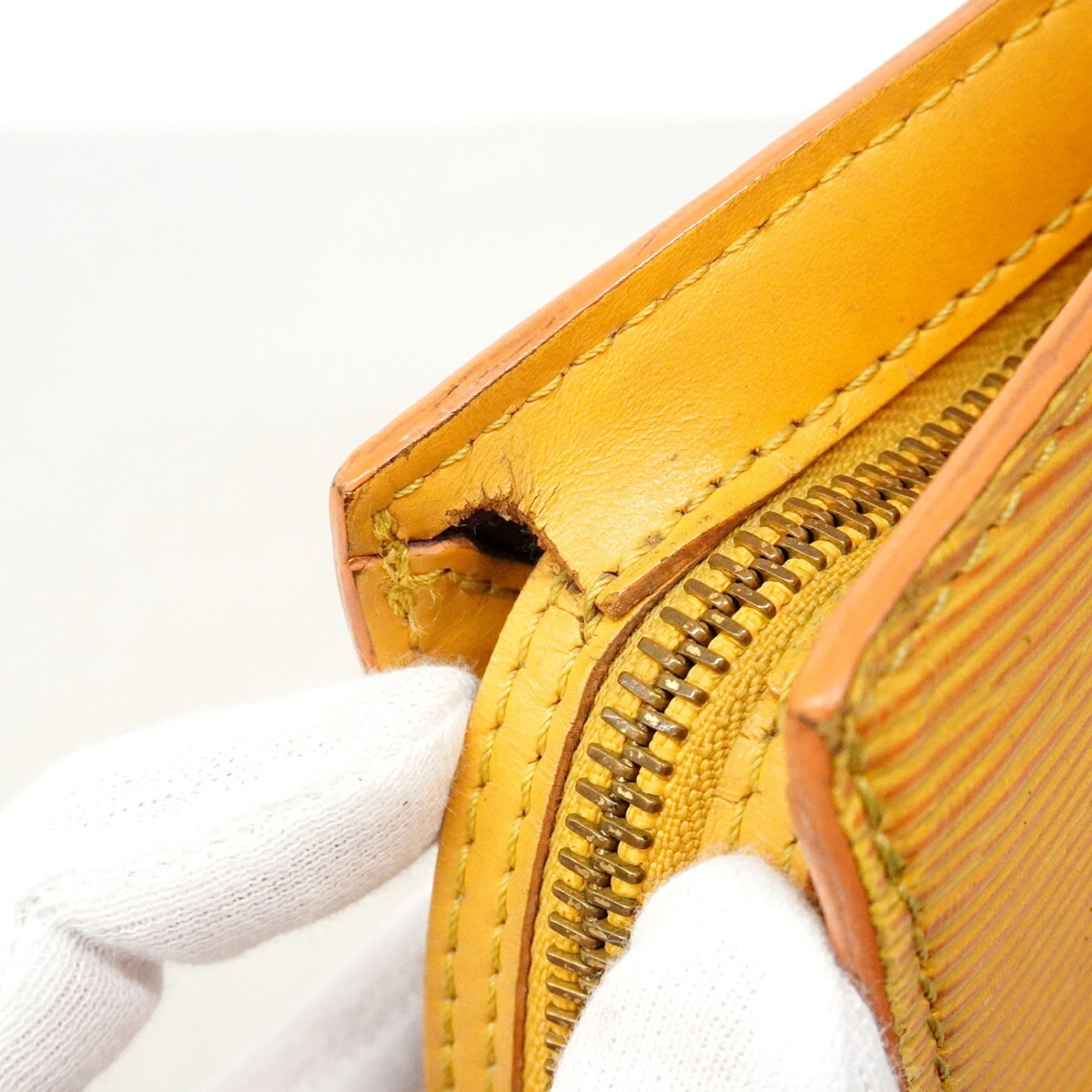 Louis Vuitton Jaune Shoulder Bag (Pre-Owned)