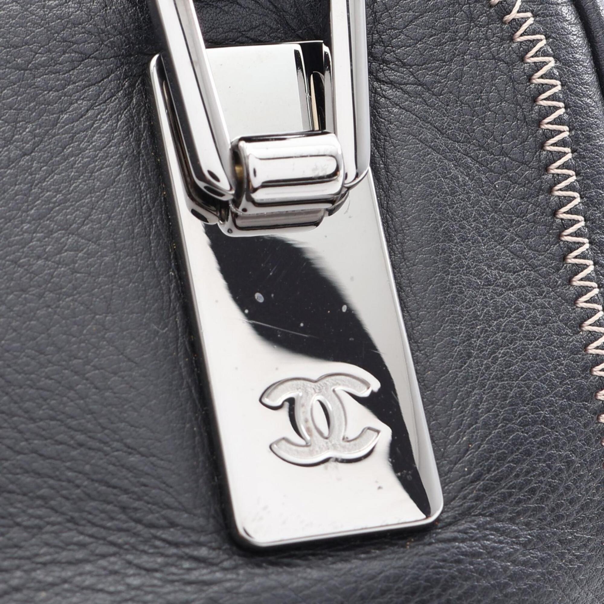 Chanel Black Leather Handbag (Pre-Owned)