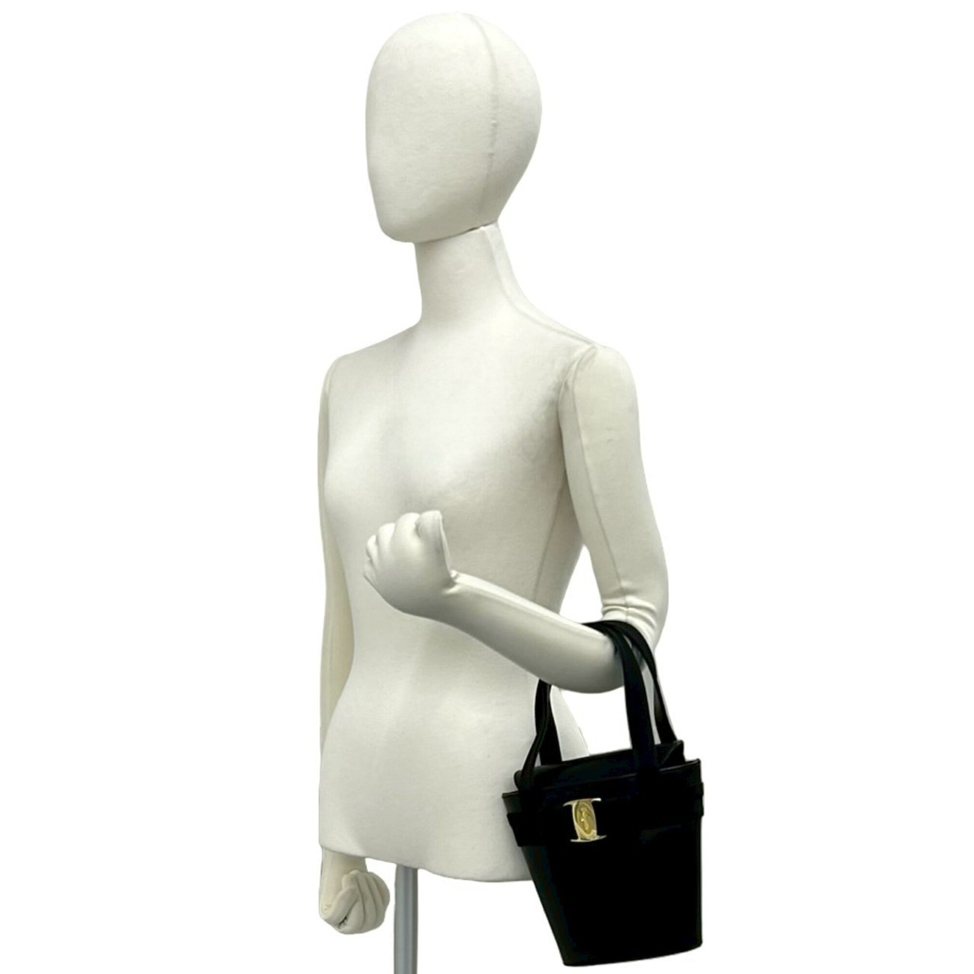 Salvatore Ferragamo Black Leather Handbag (Pre-Owned)