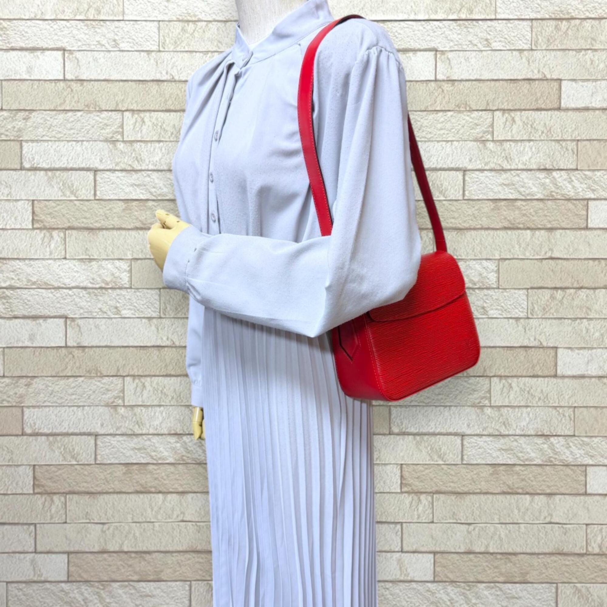 Louis Vuitton Red Color Epi Leather Shoulder Bag (Pre-Owned)