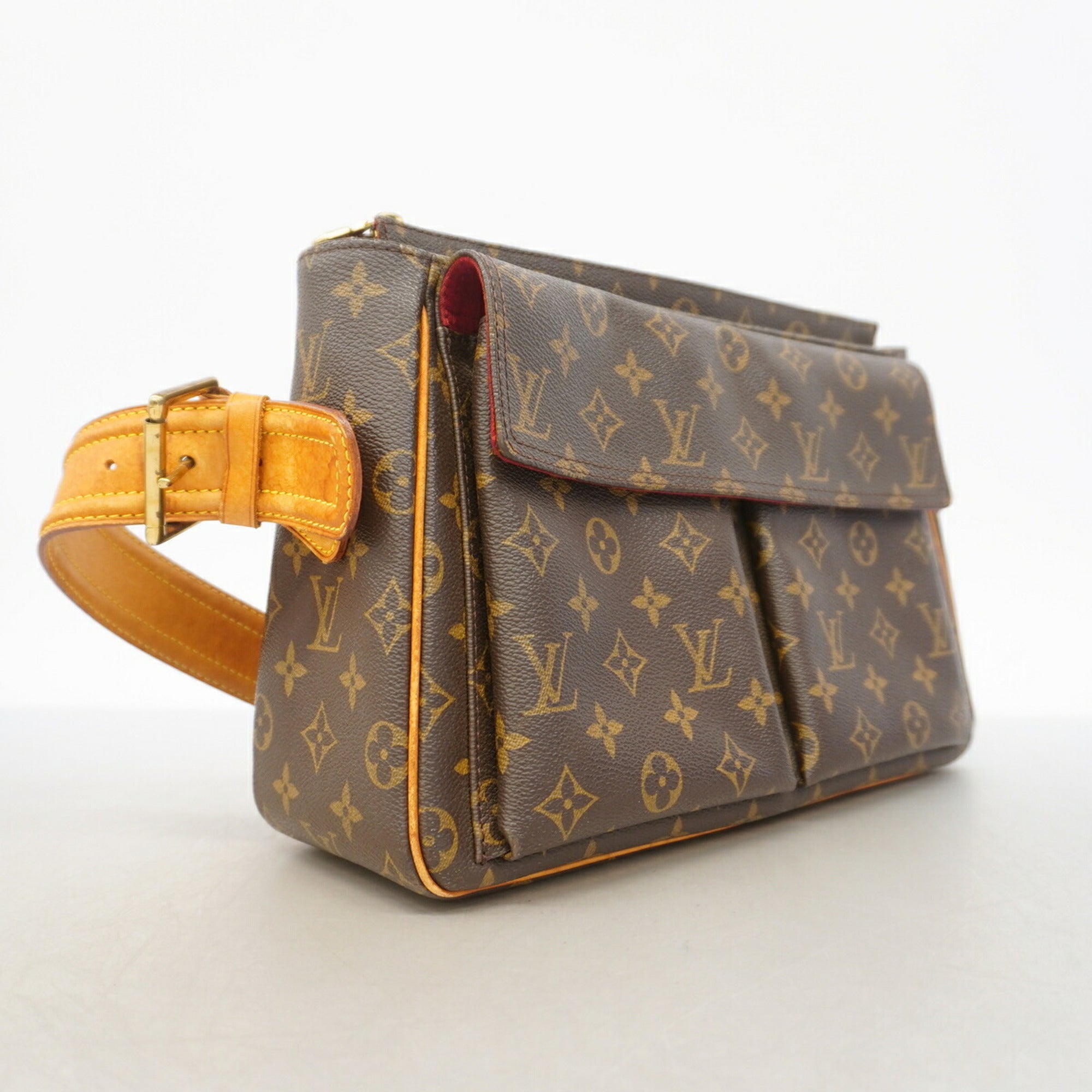 Louis Vuitton Brown Shoulder Bag (Pre-Owned)