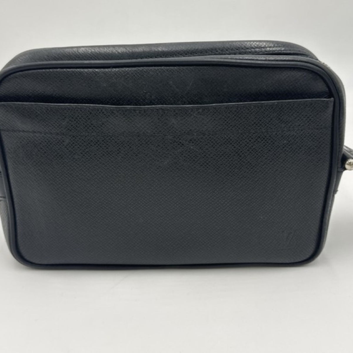Louis Vuitton Ardoise Black Taiga Leather Clutch Bag (Pre-Owned)