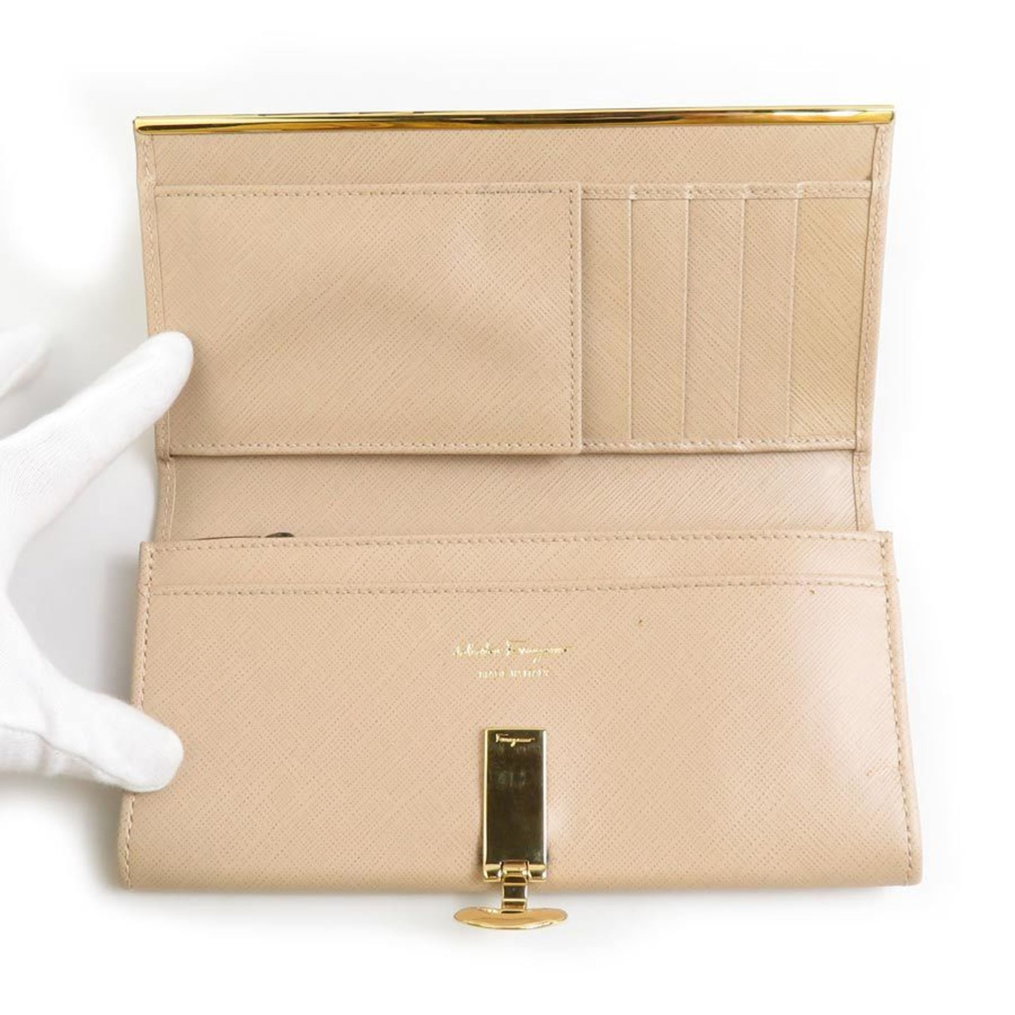 Salvatore Ferragamo Beige Leather Long Wallet (Bi-Fold) (Pre-Owned)