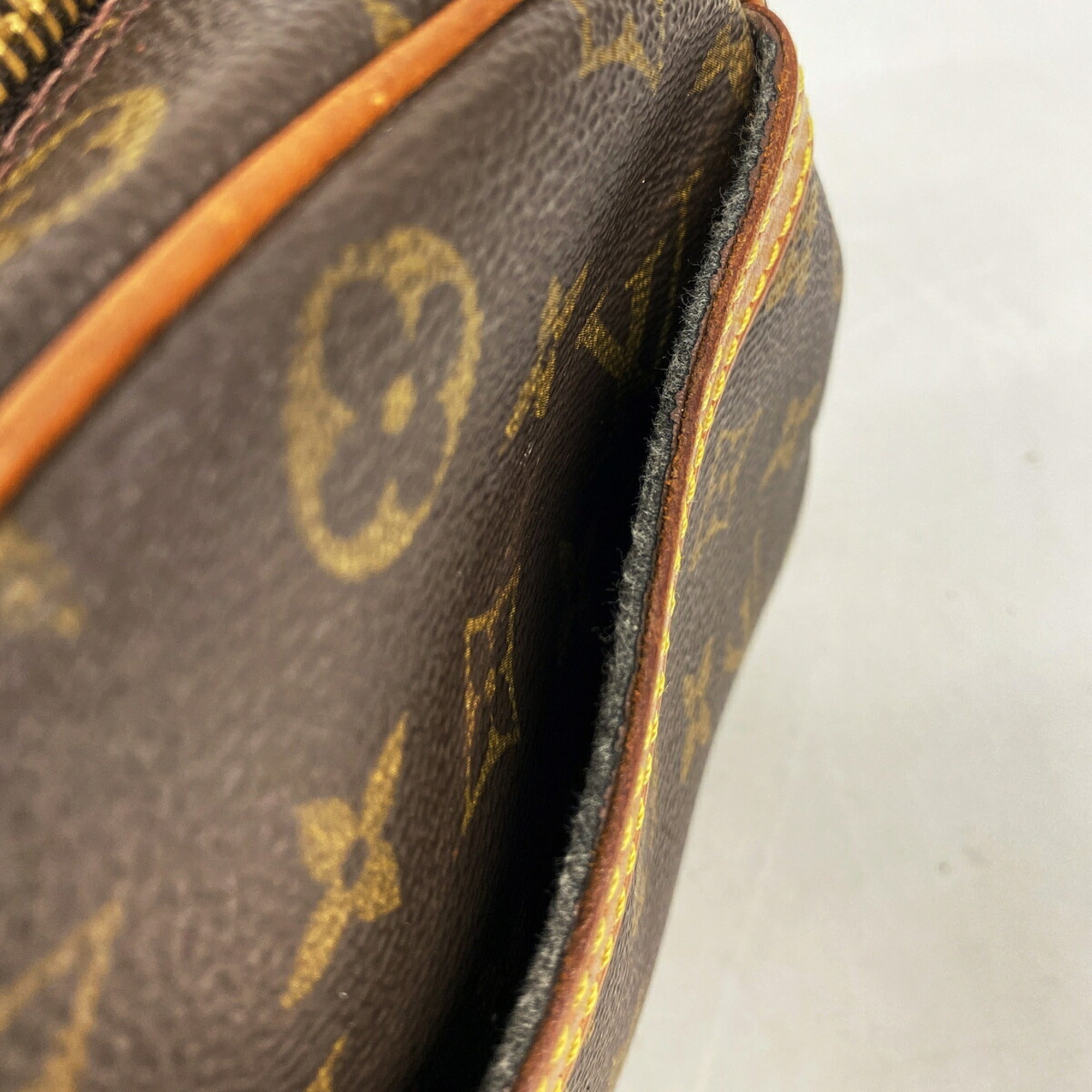 Louis Vuitton Brown Shoulder Bag (Pre-Owned)