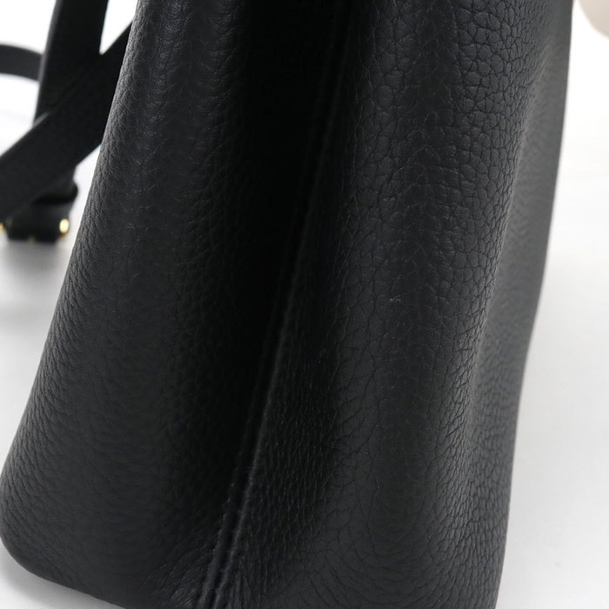 Louis Vuitton Black Leather Handbag (Pre-Owned)