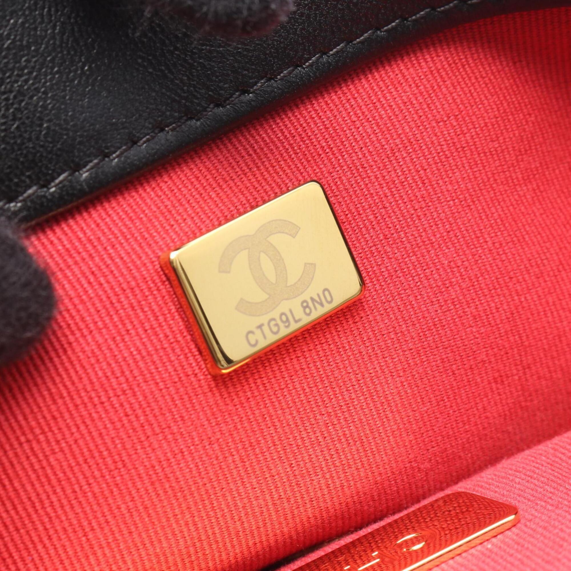 Chanel Black Leather Shoulder Bag (Pre-Owned)