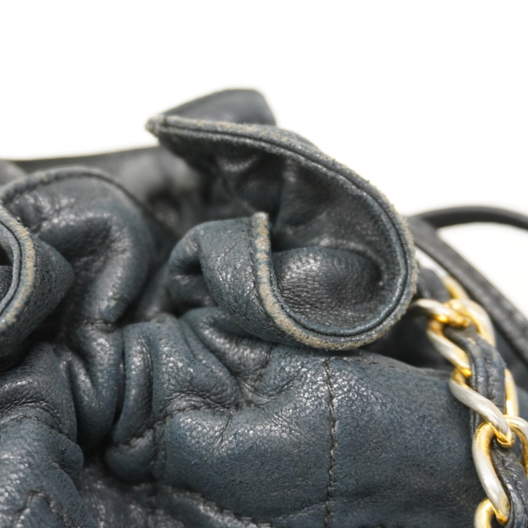 Chanel Black Leather Shoulder Bag (Pre-Owned)