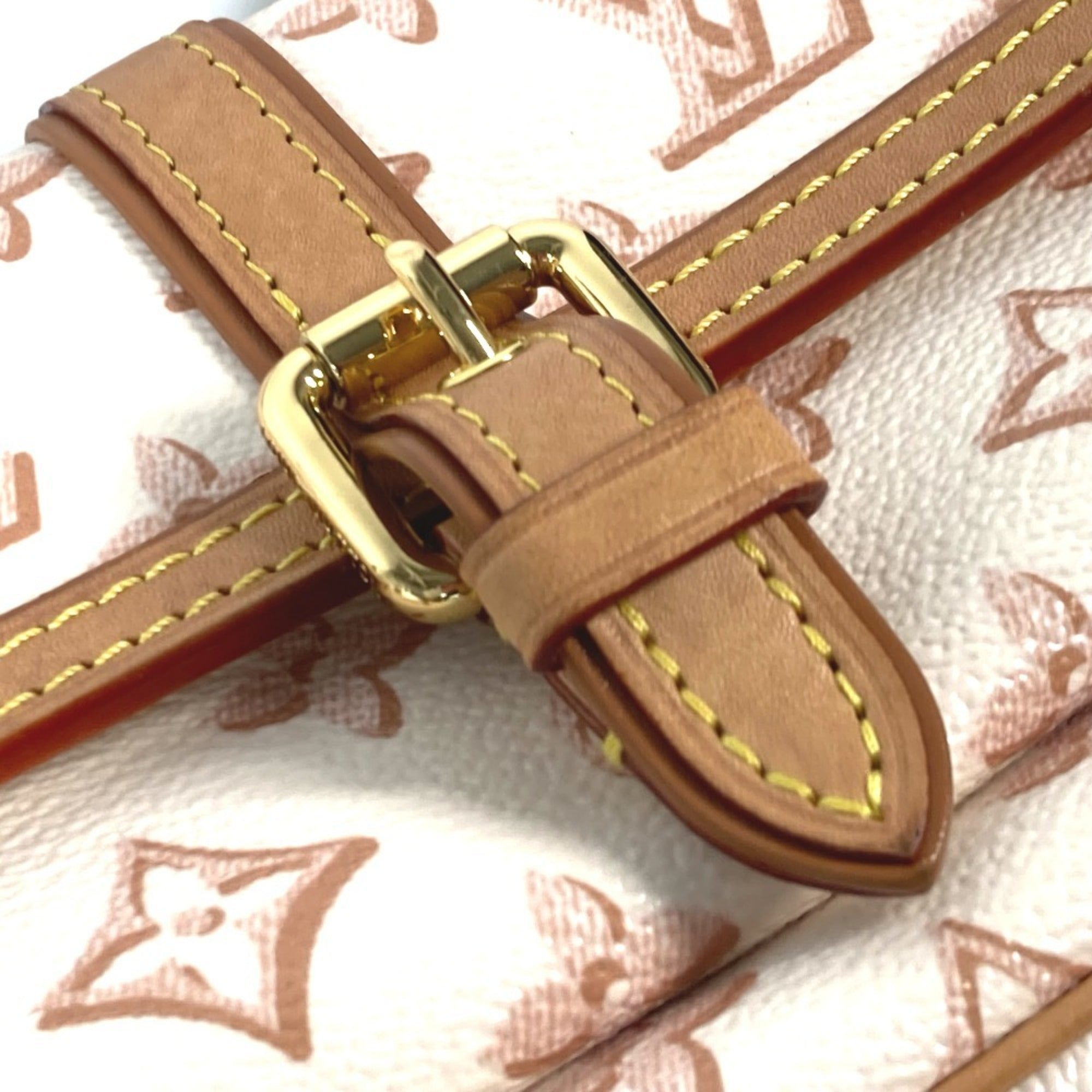Louis Vuitton Beige Monogram Pochette Shoulder Bag (Pre-Owned)